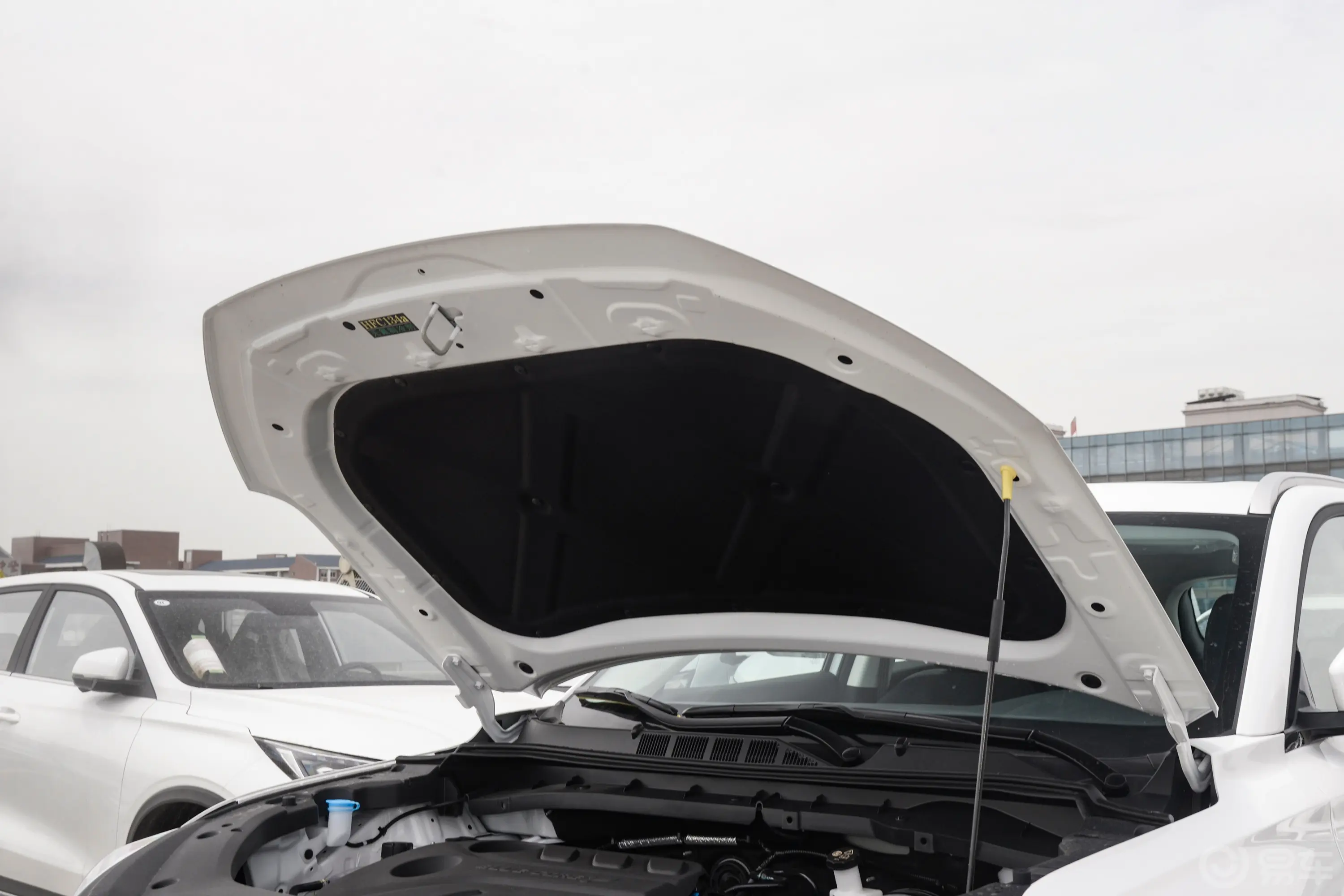 长安欧尚X7 PLUS畅享版 1.5T 双离合尊贵型 5座发动机舱盖内侧