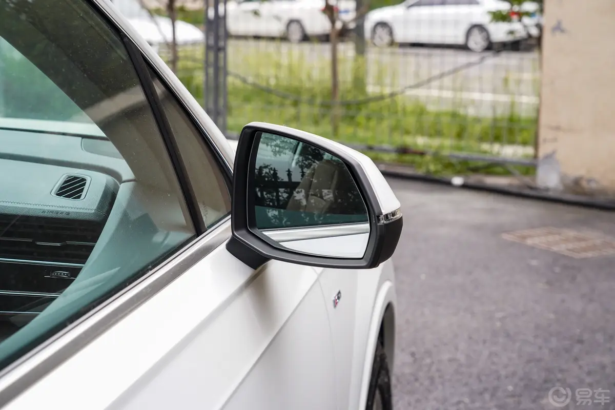 奥迪Q745 TFSI quattro S line运动型外观细节