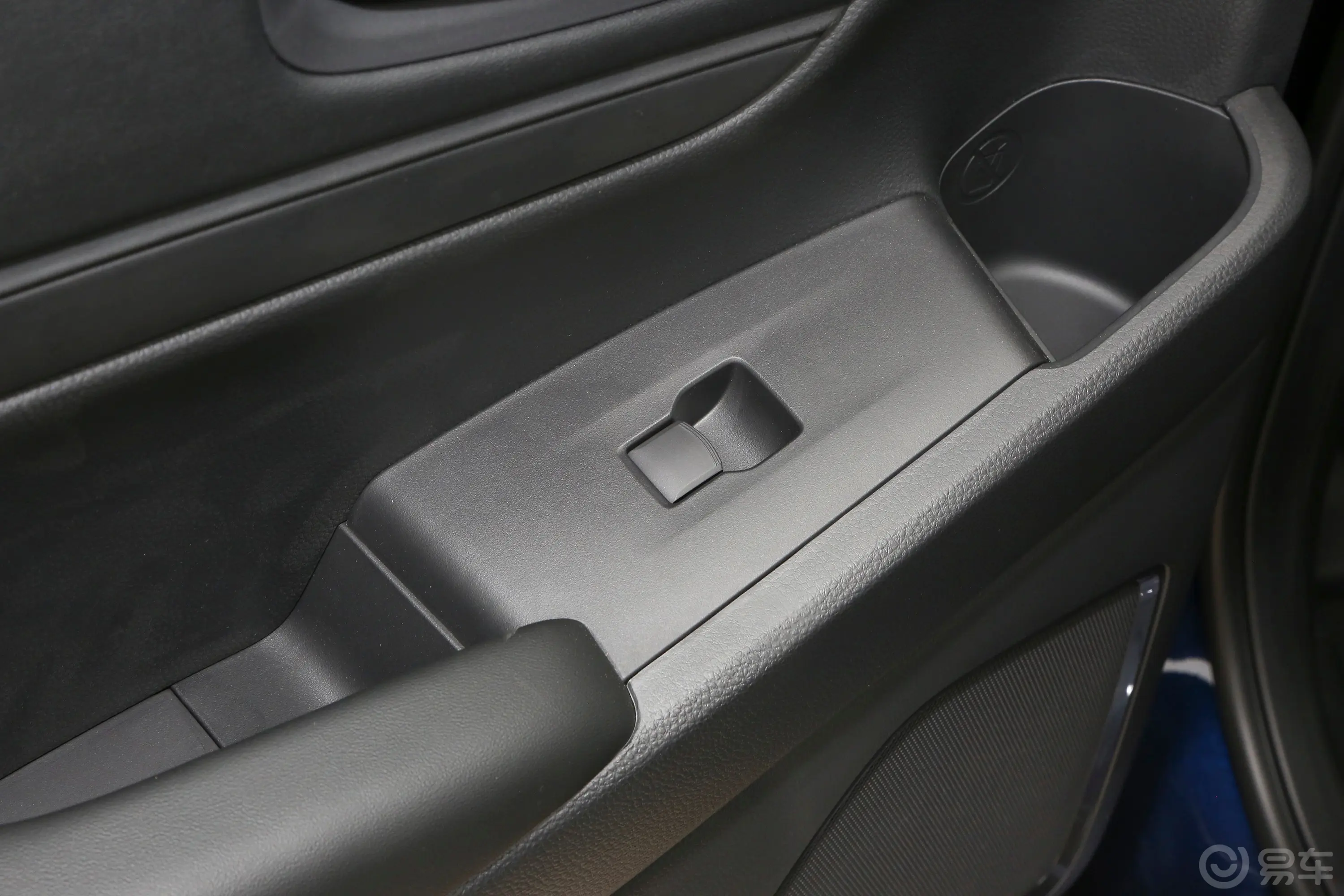 本田XR-V改款 1.5L 热潮版后车窗调节