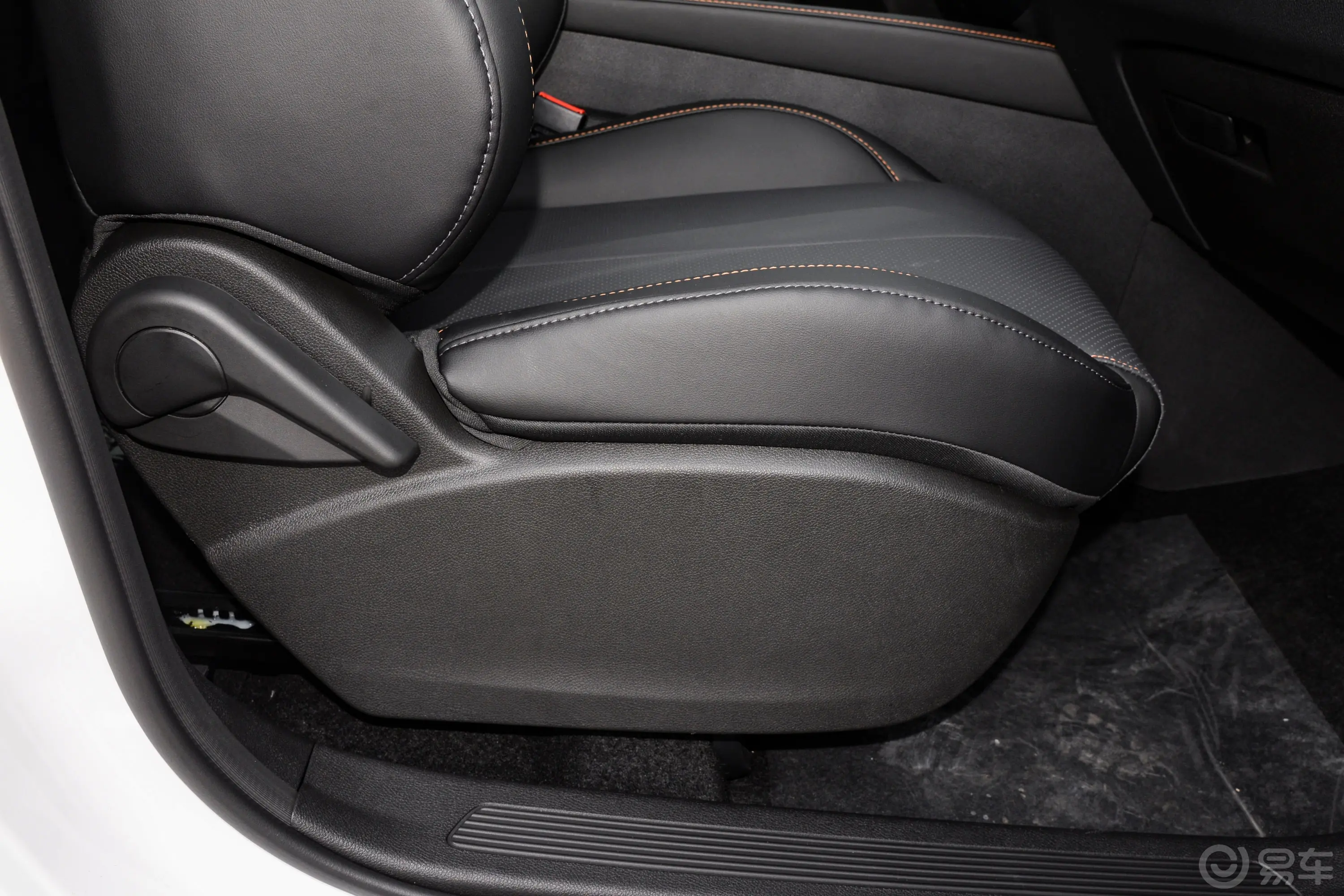 长安欧尚X7 PLUS畅享版 1.5T 双离合领航型 7座副驾座椅调节