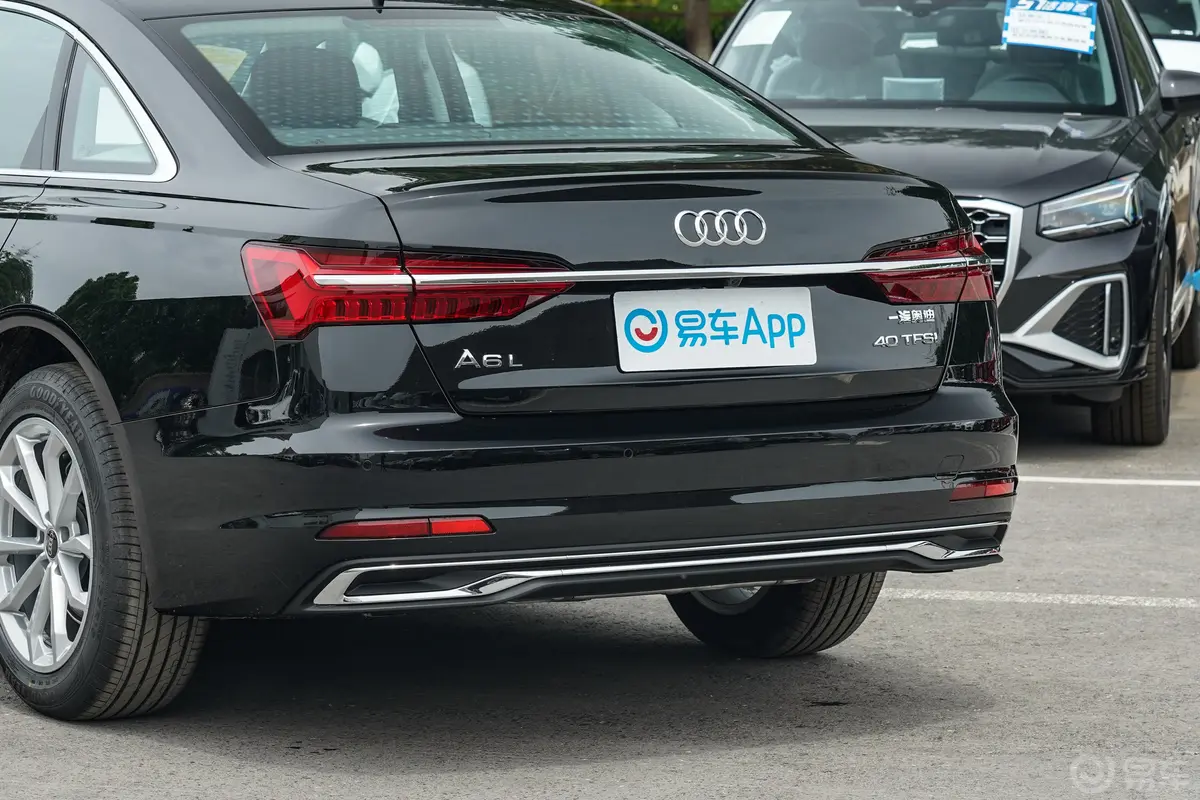 奥迪A6L改款 40 TFSI 豪华致雅型车后雷达