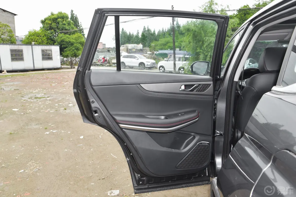 长安CS75畅享版 1.5T 手动精英型驾驶员侧后车门