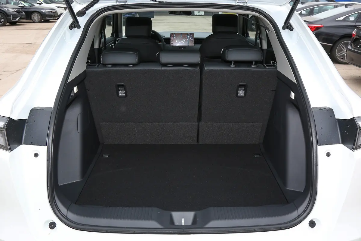 本田XR-V改款 1.5L 热爱版后备厢空间特写
