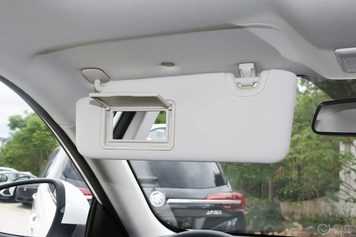 长安欧尚X5畅享版 1.5T 尊享型驾驶位遮阳板