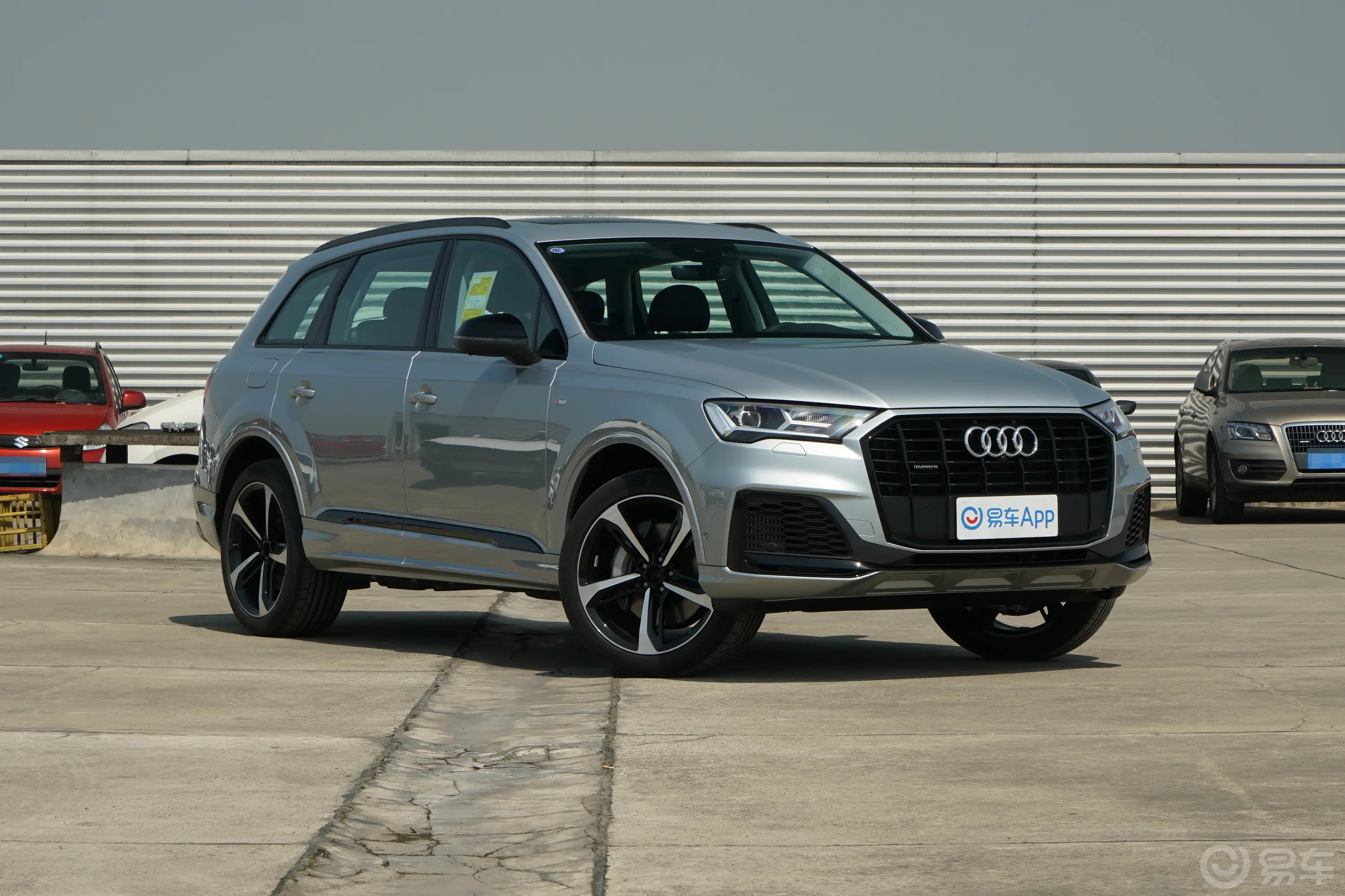 奥迪Q755 TFSI quattro S line运动型侧前45度车头向右水平