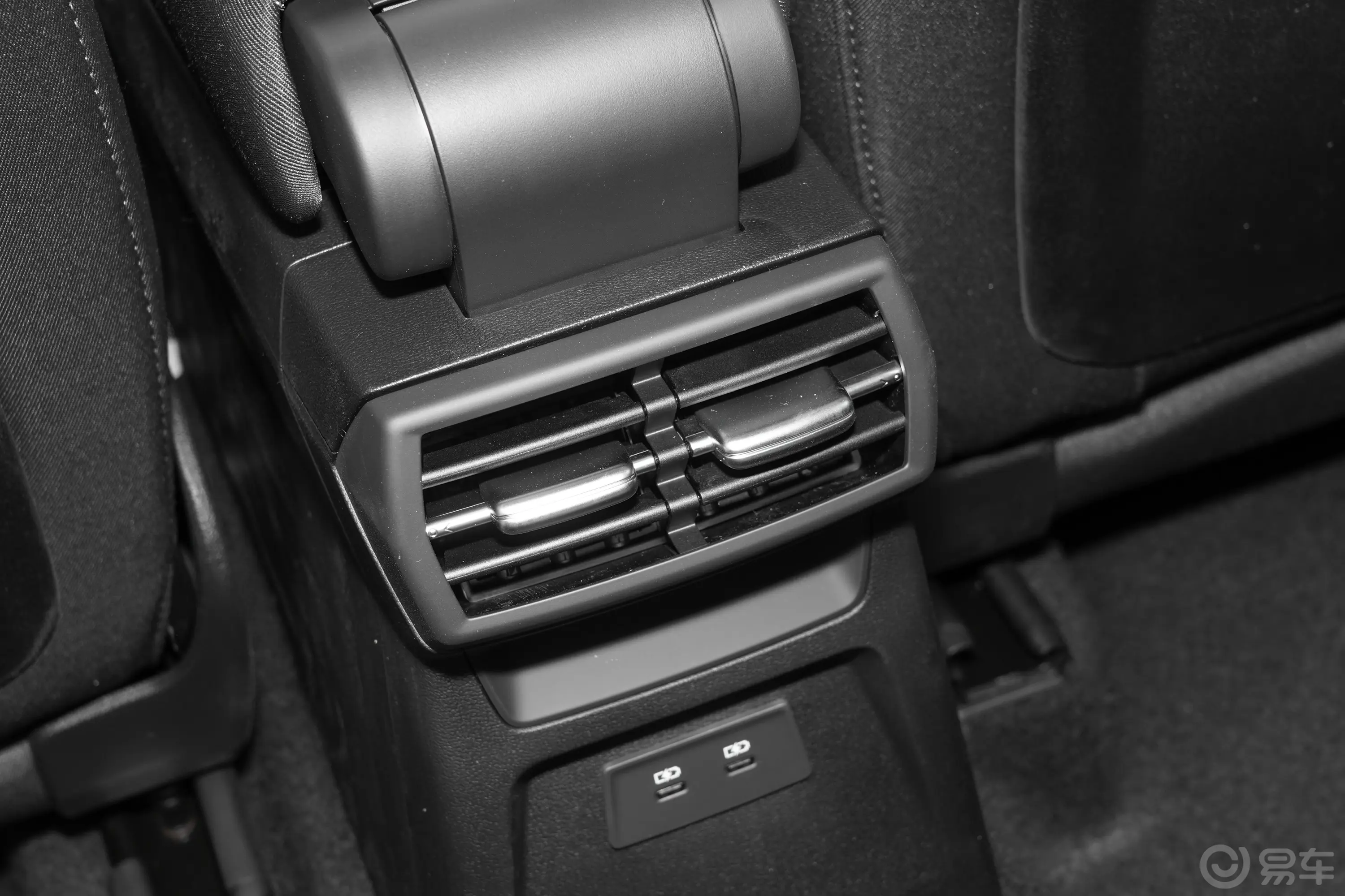 奥迪A3改款 Sportback 35 TFSI 进取运动型后排空调控制键
