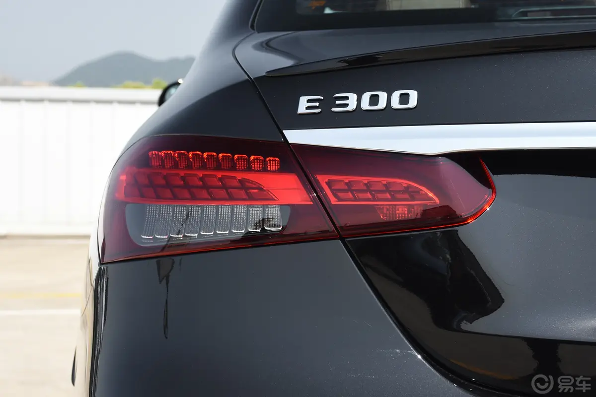 奔驰E级(进口)E 300 豪华型运动版外观灯组