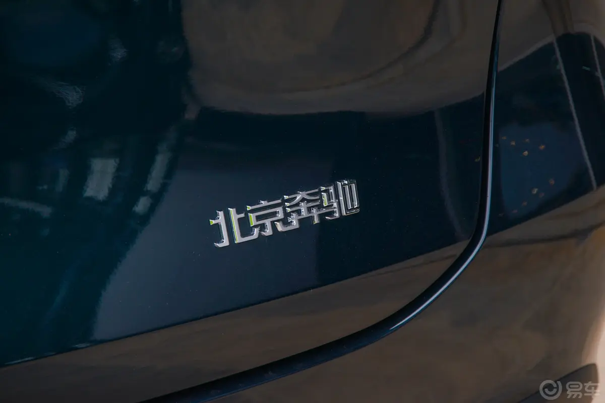 奔驰GLCGLC 260 L 4MATIC 豪华型 5座外观细节