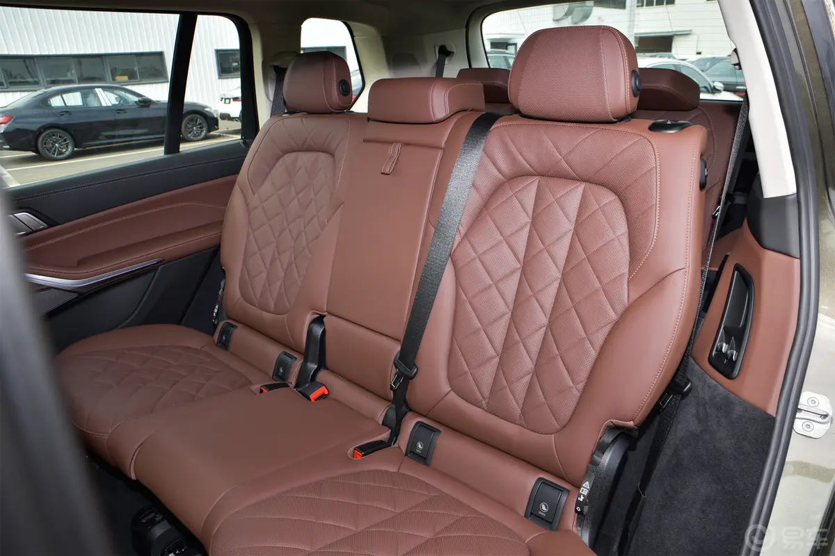 宝马X7xDrive40i 领先型 豪华套装后排座椅