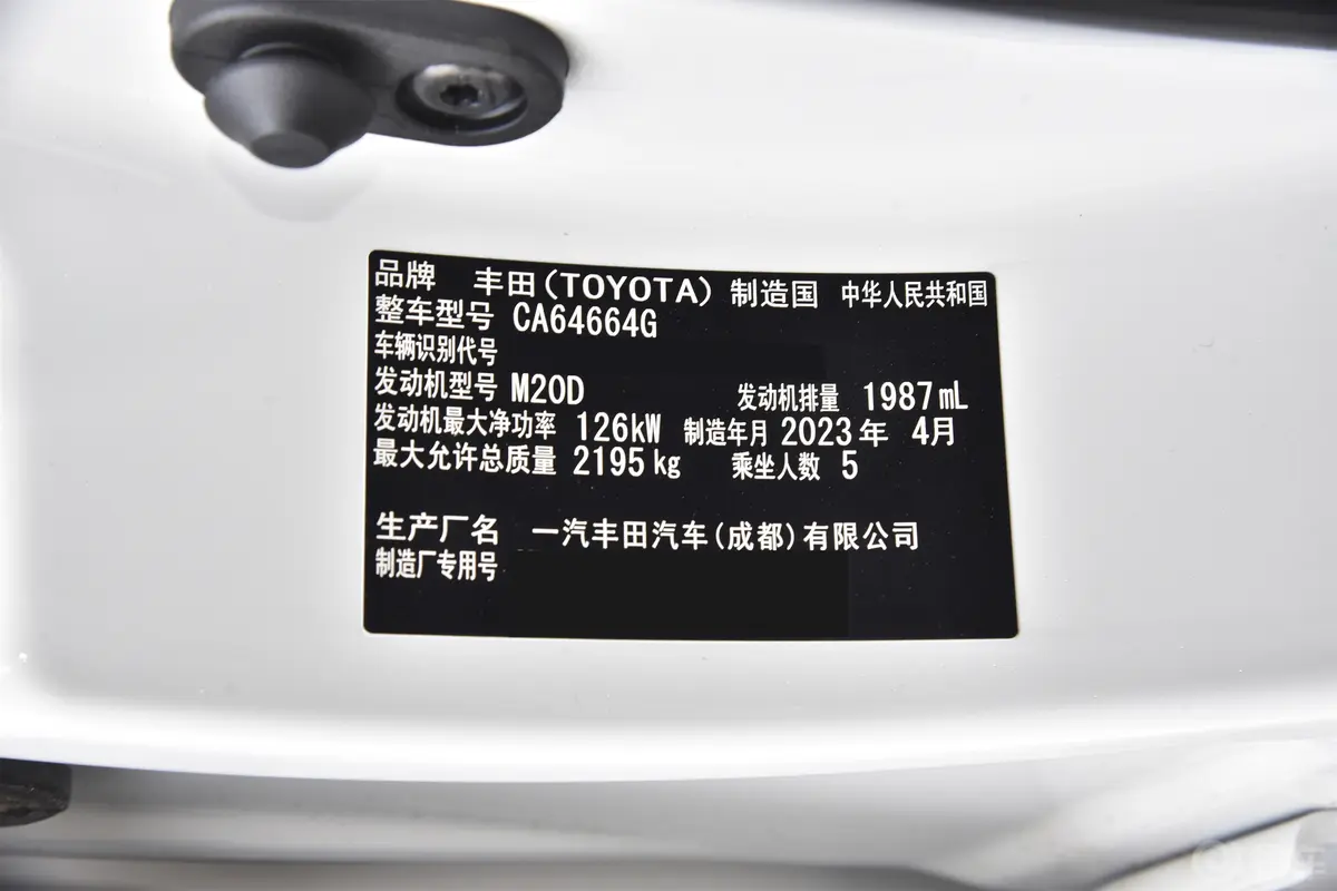 RAV4荣放2.0L 四驱探险版车辆信息铭牌