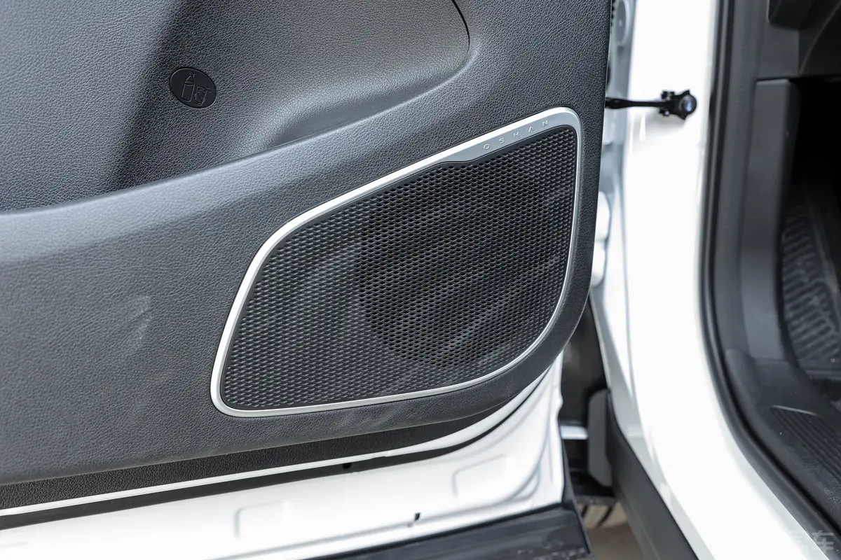 长安欧尚X7 PLUS畅享版 1.5T 双离合领航型 5座音响和品牌
