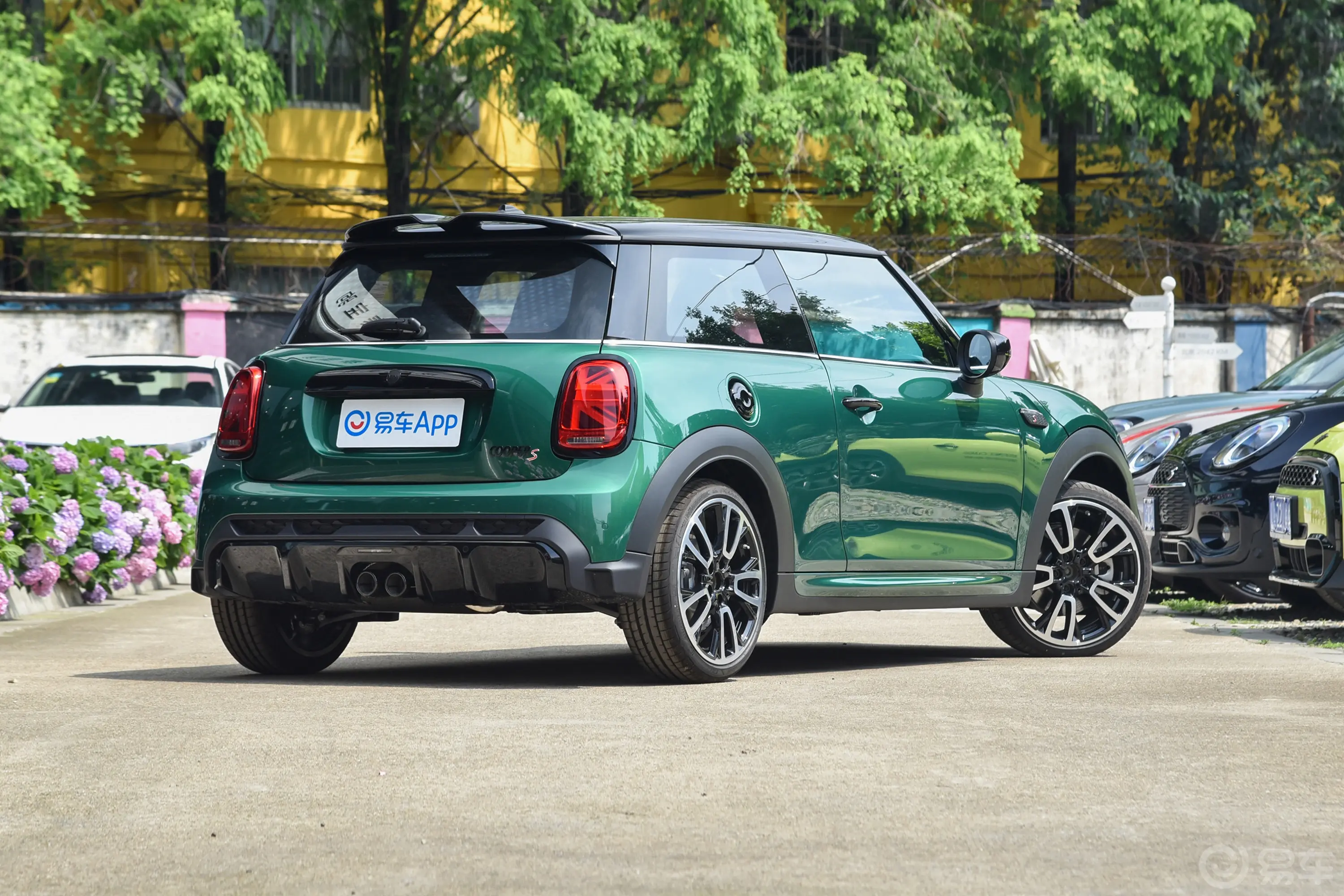 MINI改款 2.0T COOPER S 赛车手侧后45度车头向右水平