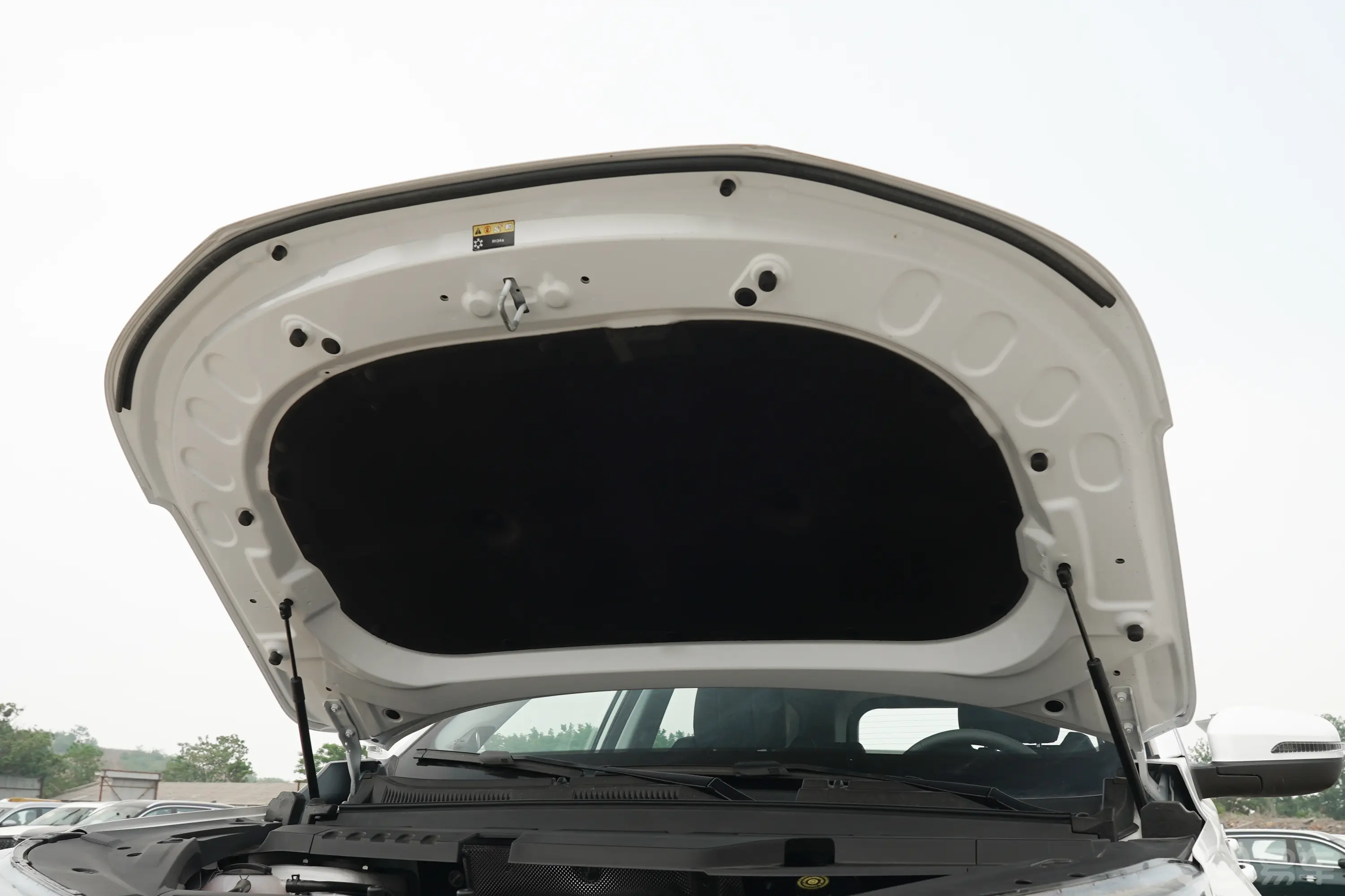 瑞虎8 PLUS改款 290TGDI 双离合两驱豪情版发动机舱盖内侧
