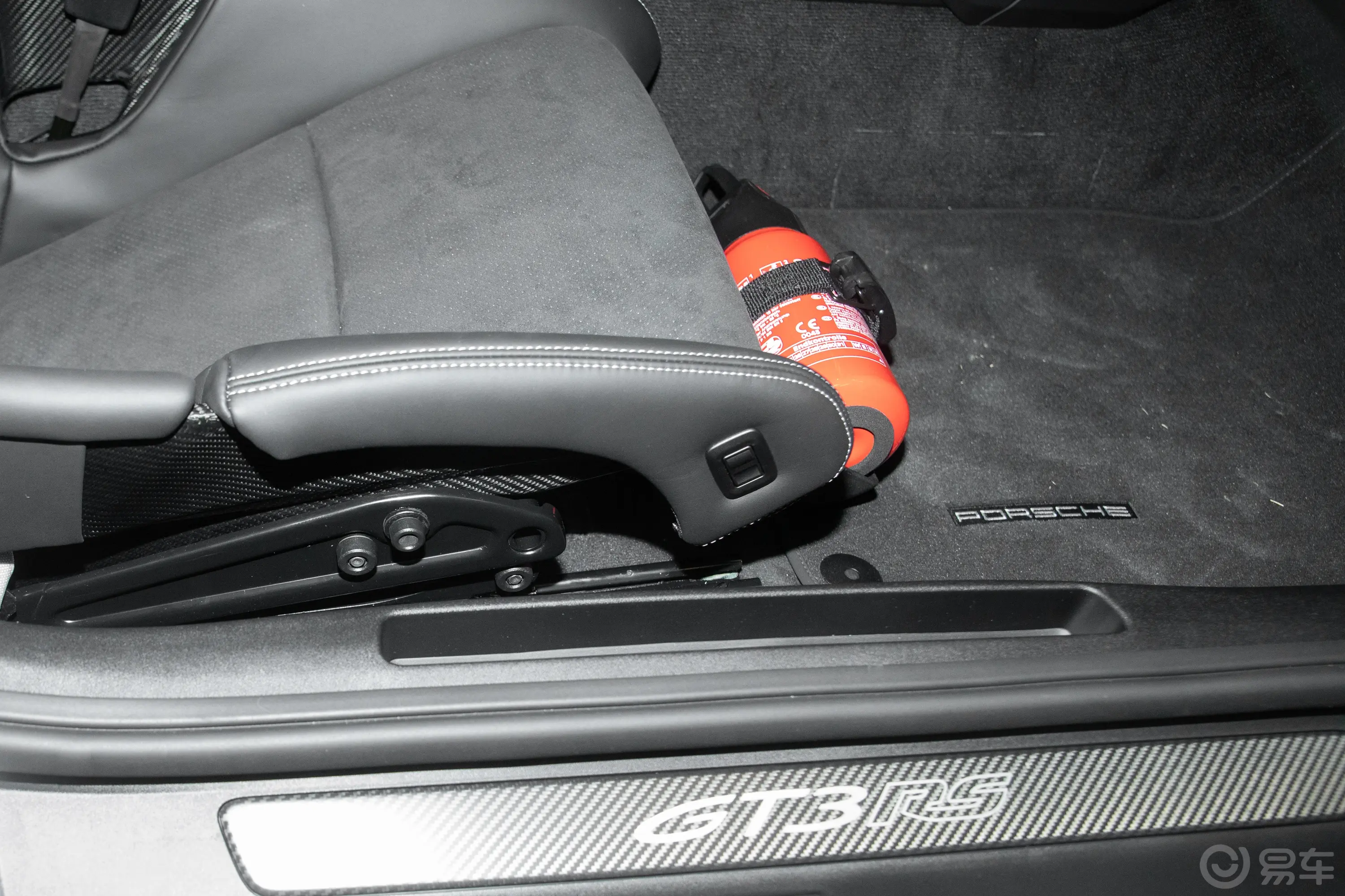 保时捷911GT3 RS 4.0L副驾座椅调节