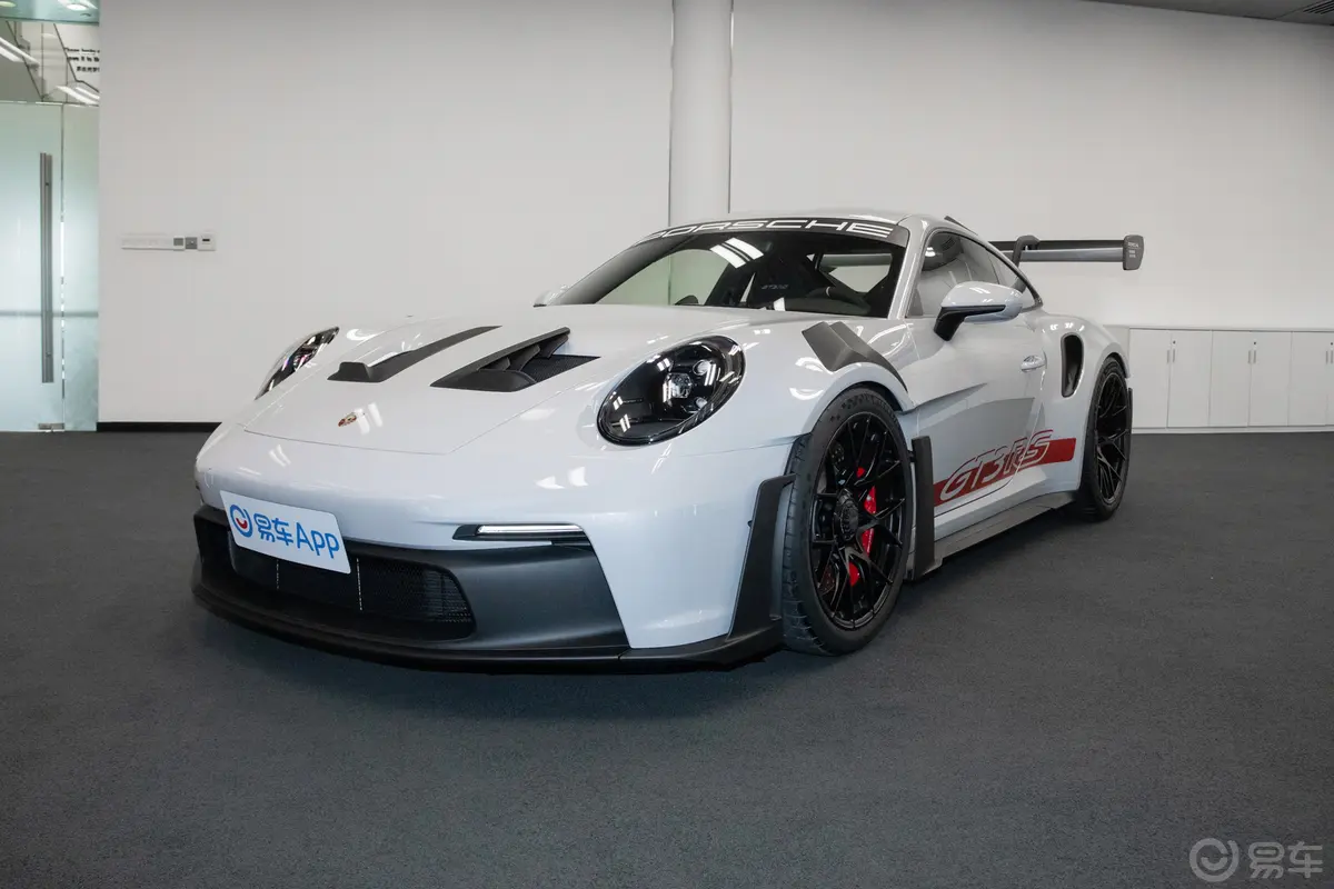 保时捷911GT3 RS 4.0L侧前45度车头向左水平