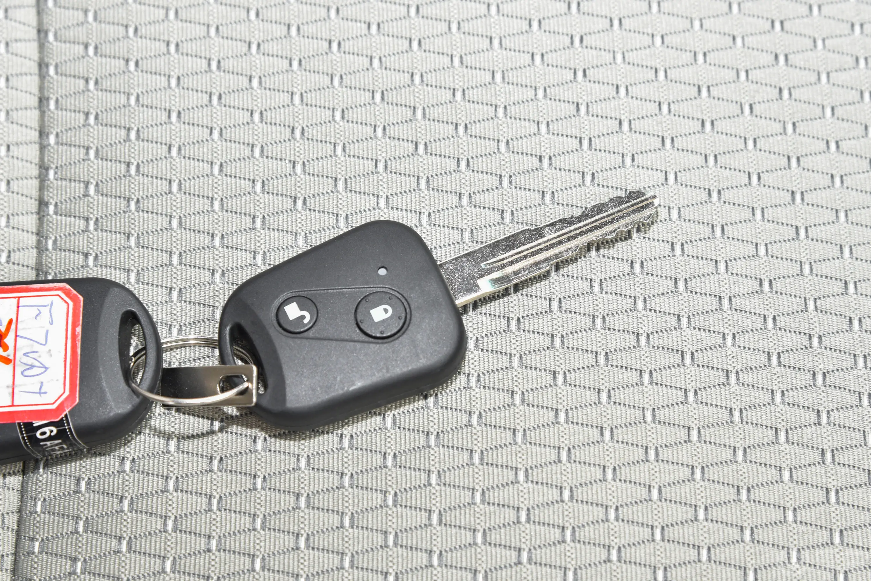 金杯小海狮X301.5L 客车商务型无空调版 5/6/7座钥匙正面
