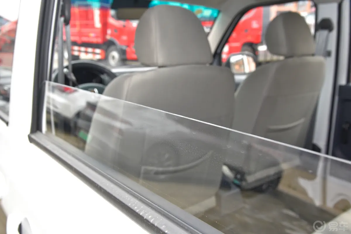 金杯小海狮X301.5L 客车商务型无空调版 5/6/7座后车窗调节