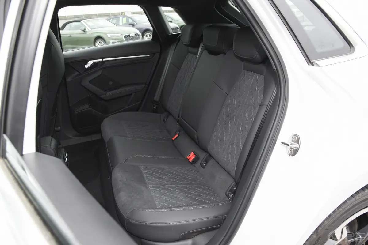 奥迪A3改款 Sportback 35 TFSI 豪华运动型后排座椅