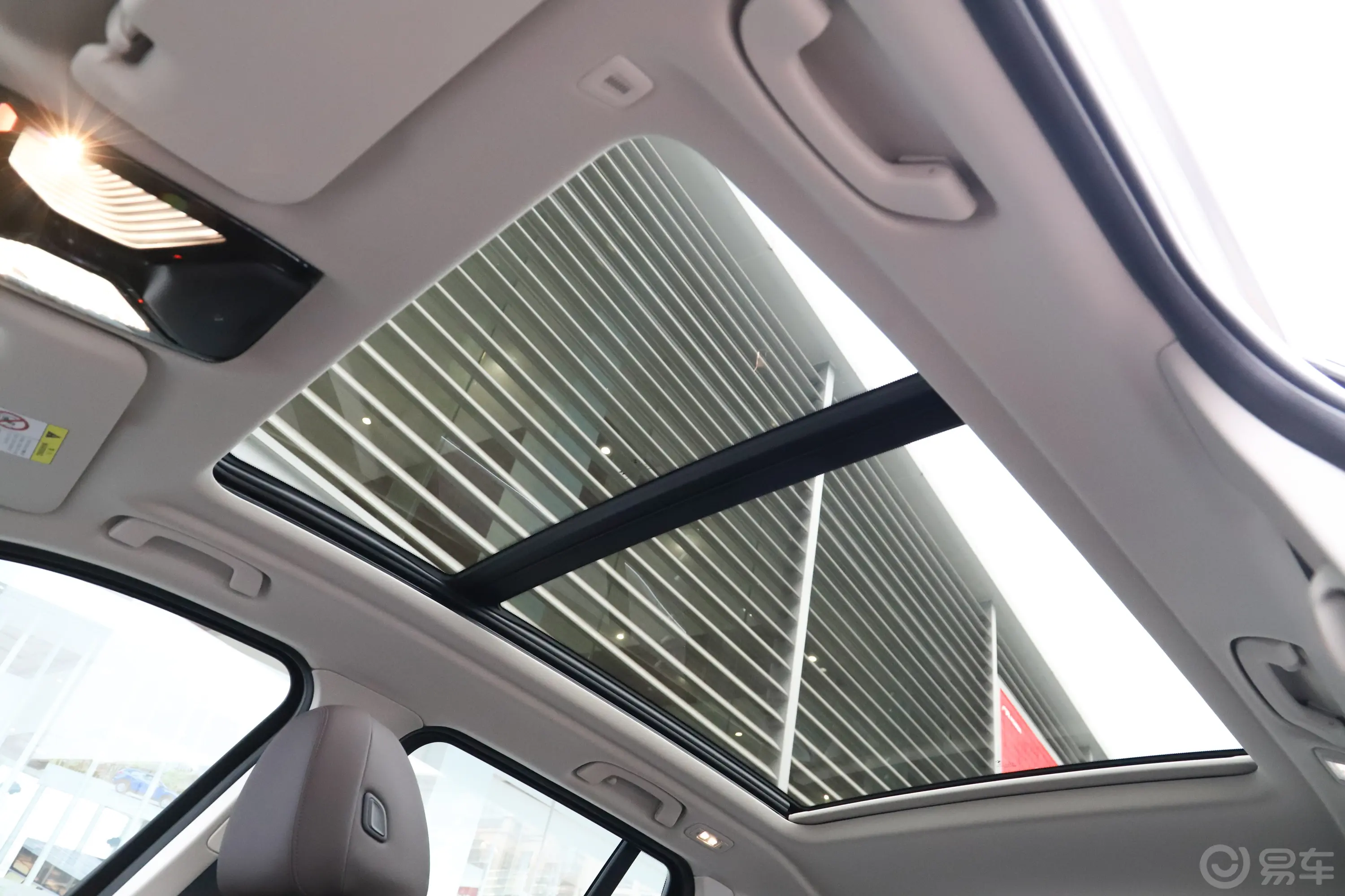 宝马X3改款 xDrive25i M运动套装天窗内拍关闭