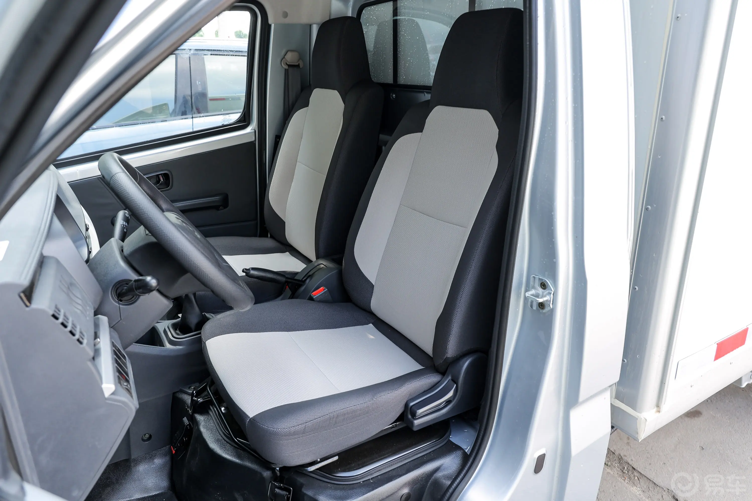 长安星卡1.5L 单排3.06米复合板厢货标准型驾驶员座椅