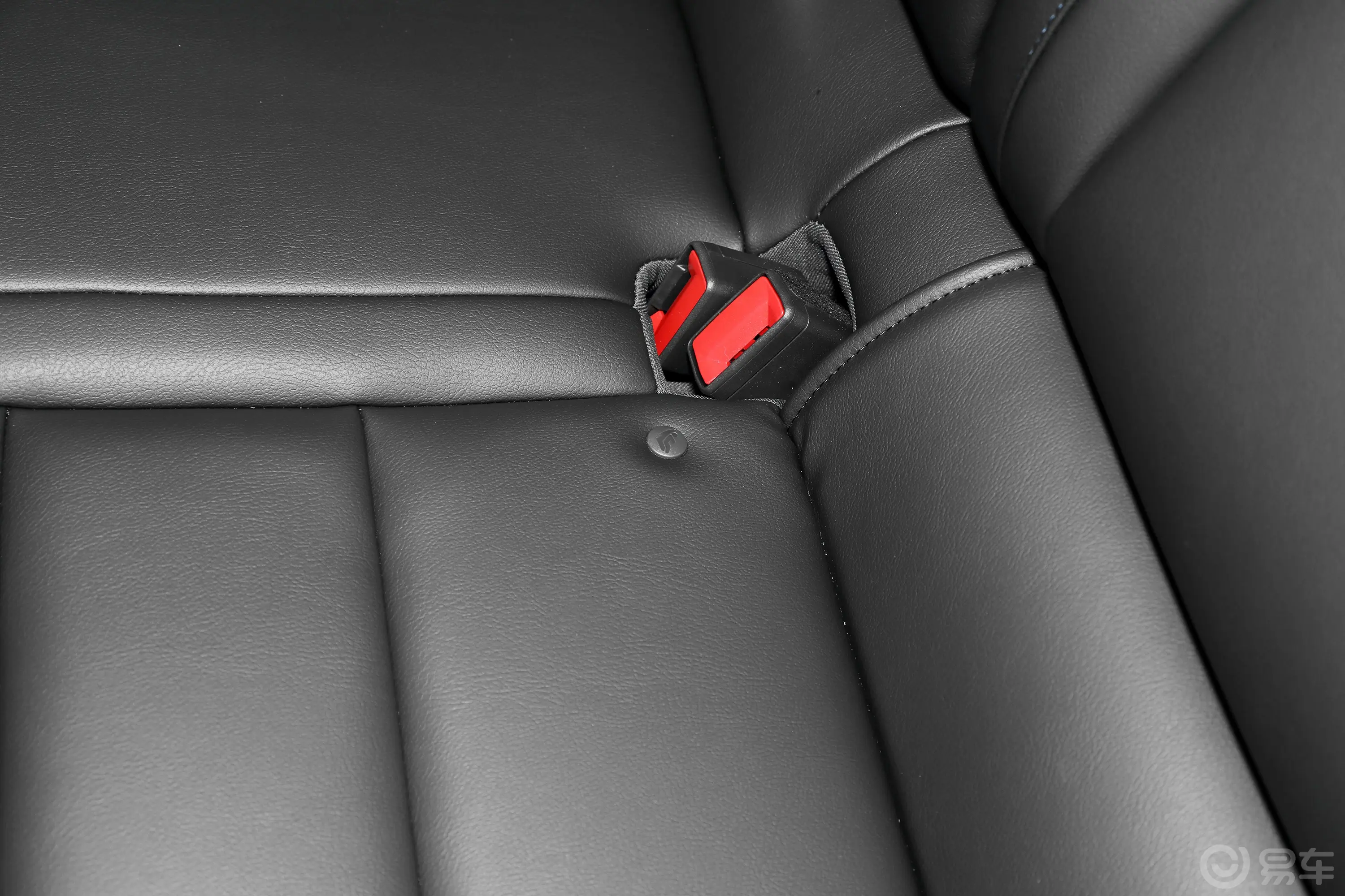 凯迪拉克XT428T 四驱豪华型儿童座椅接口