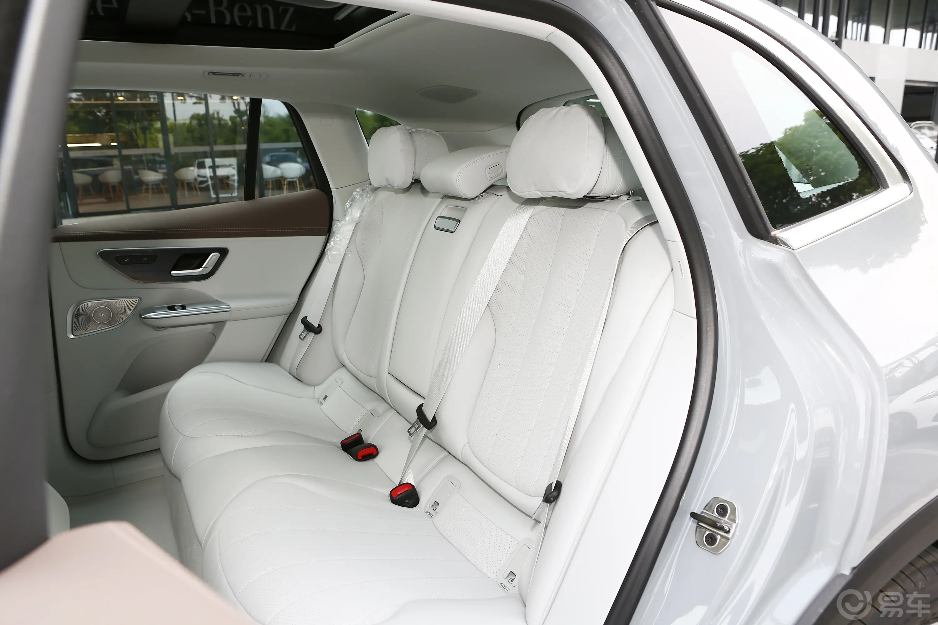 奔驰EQE SUV350 4MATIC 豪华版后排空调控制键