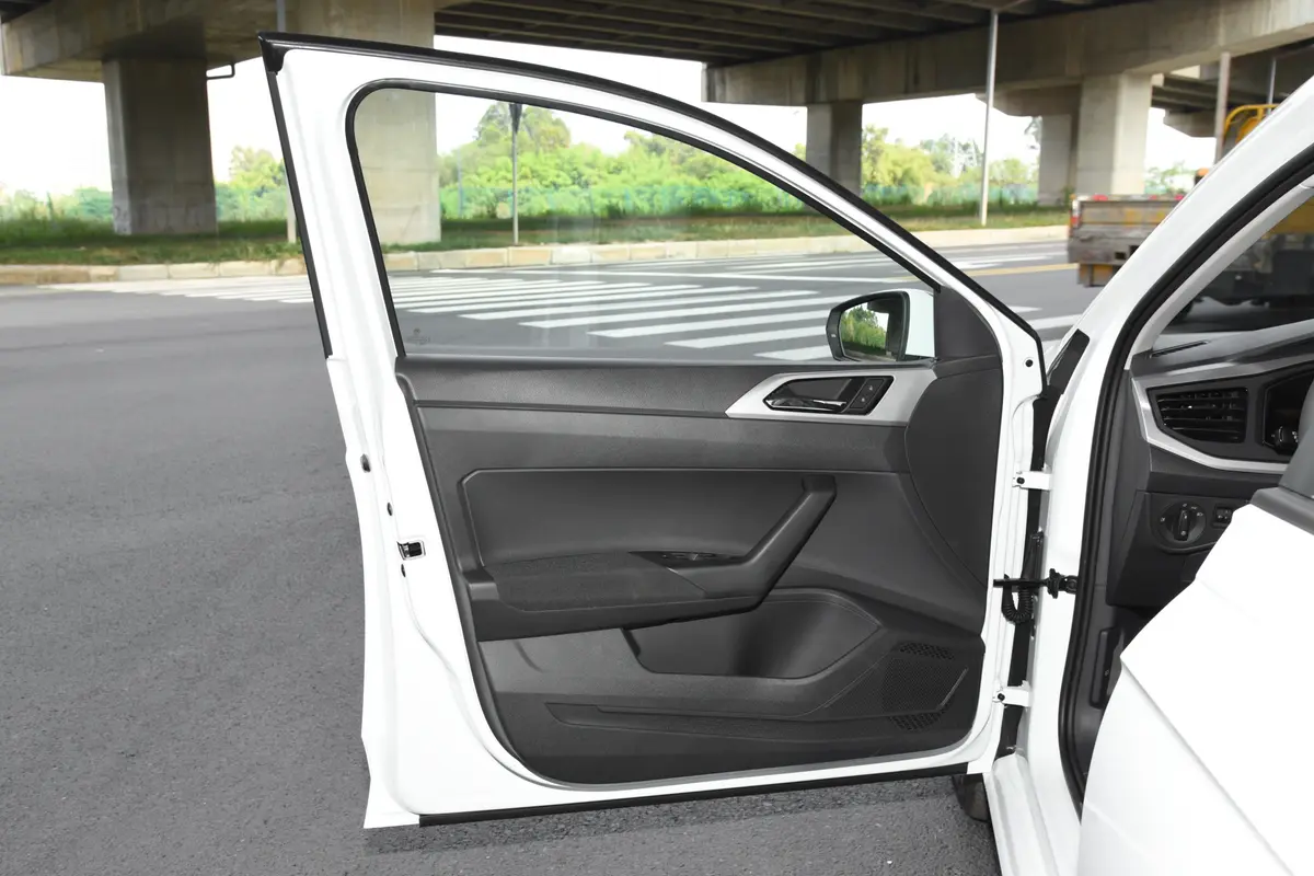Polo改款 Plus 1.5L 自动全景乐享版驾驶员侧前车门