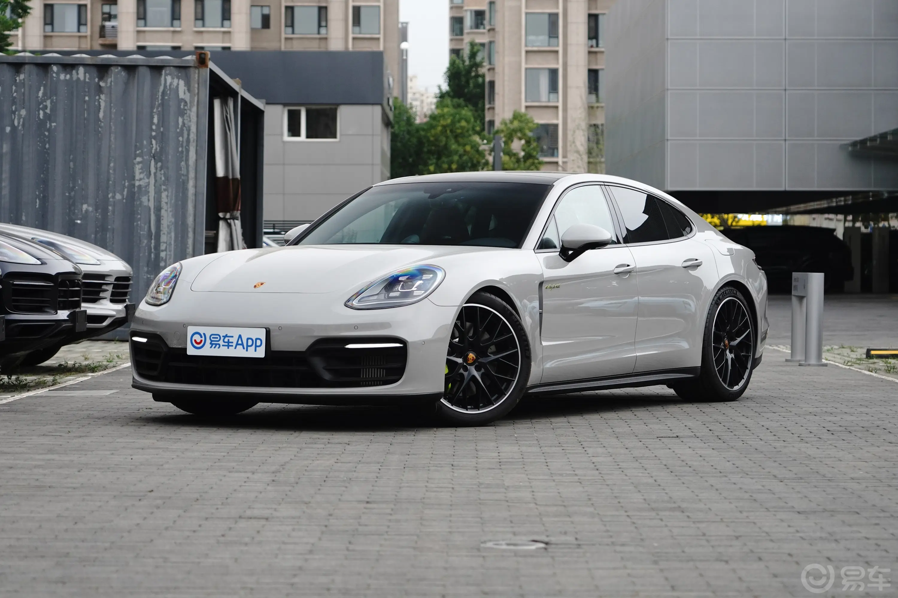 Panamera E-Hybrid改款 Panamera 4 铂金版 2.9T侧前45度车头向左水平