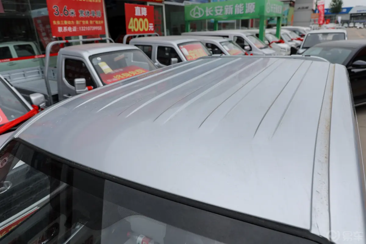 长安星卡1.5L 双排2.55米载货汽车豪华型天窗