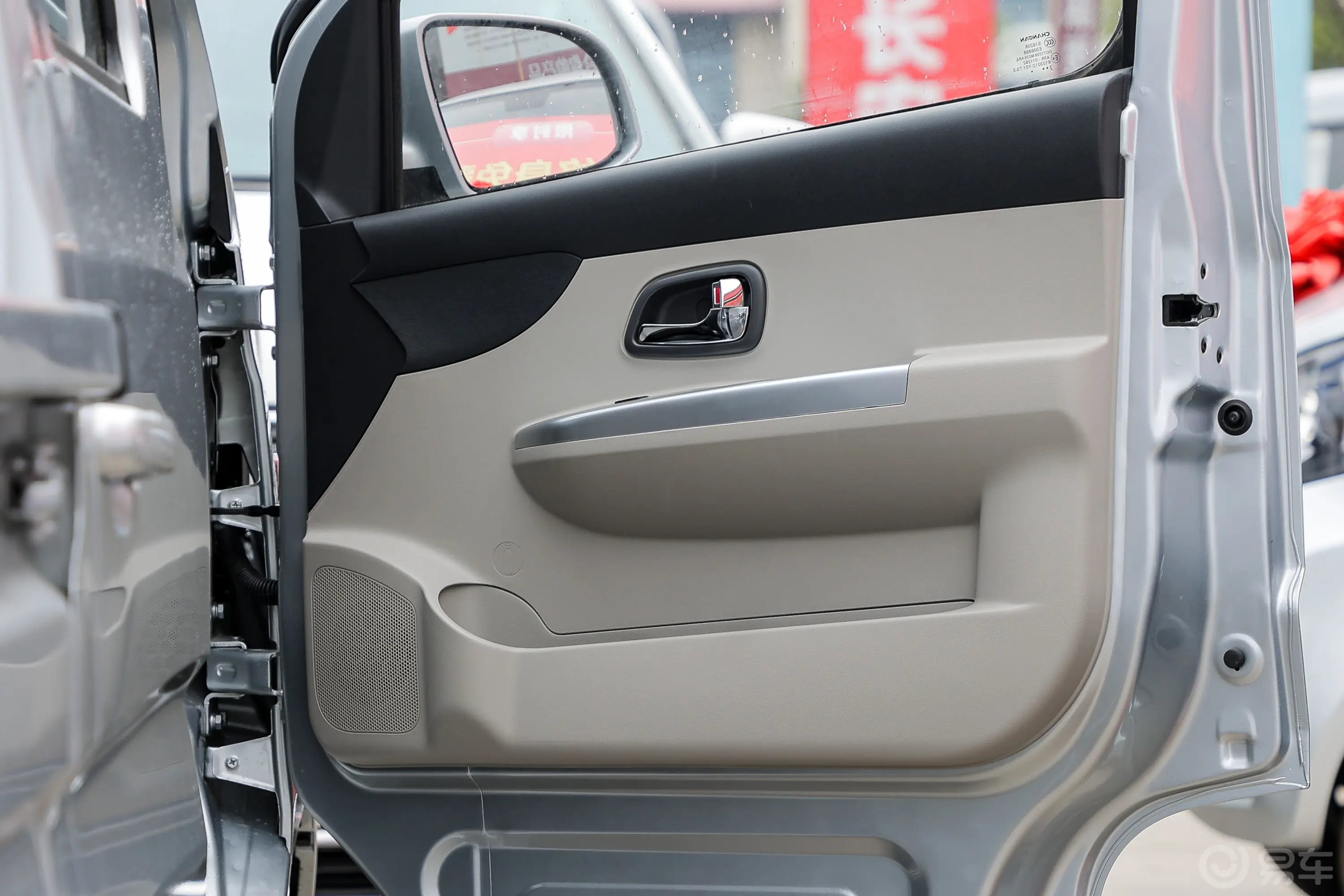 长安星卡1.5L 双排2.55米载货汽车豪华型副驾驶位