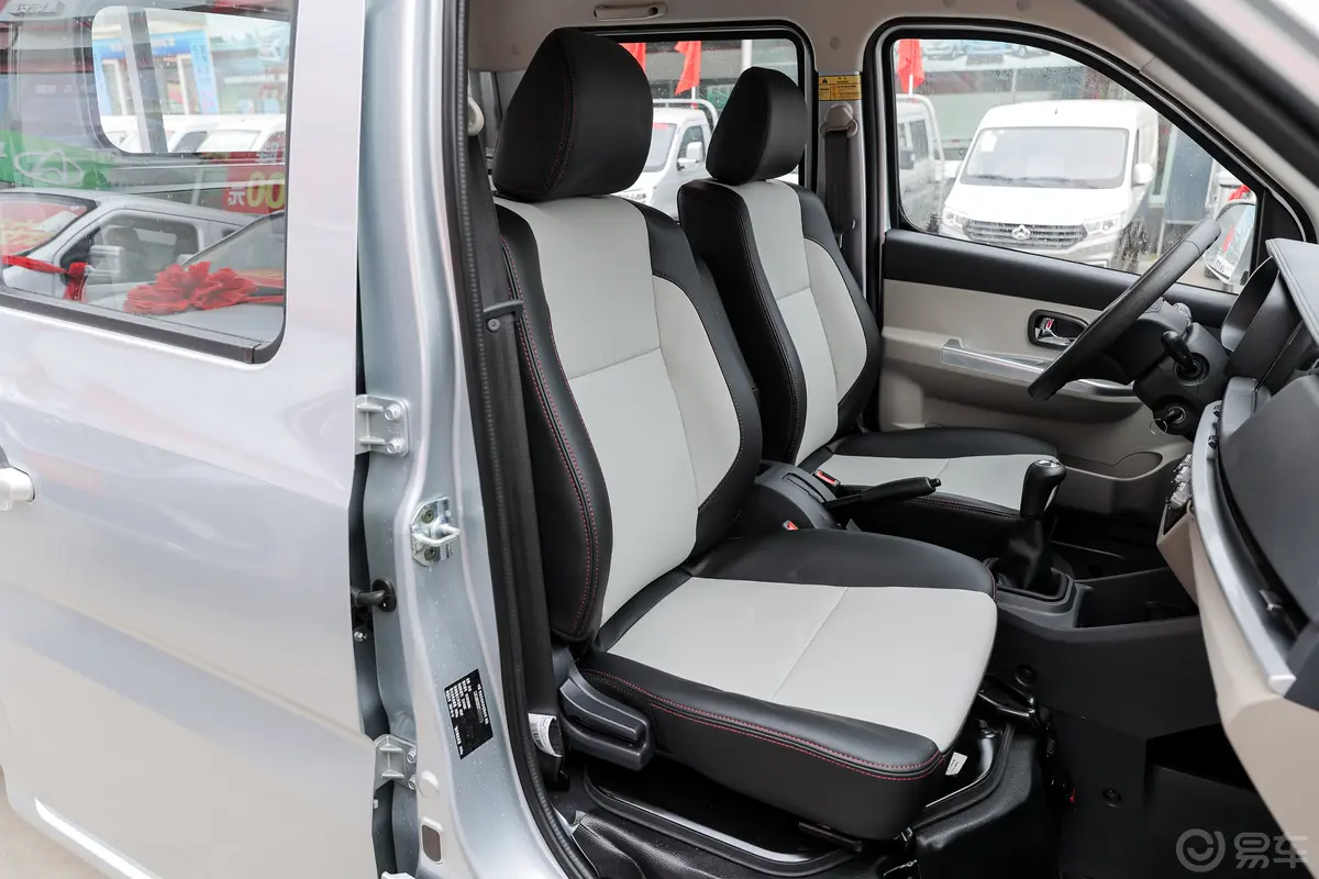 长安星卡1.5L 双排2.55米载货汽车豪华型副驾驶座椅
