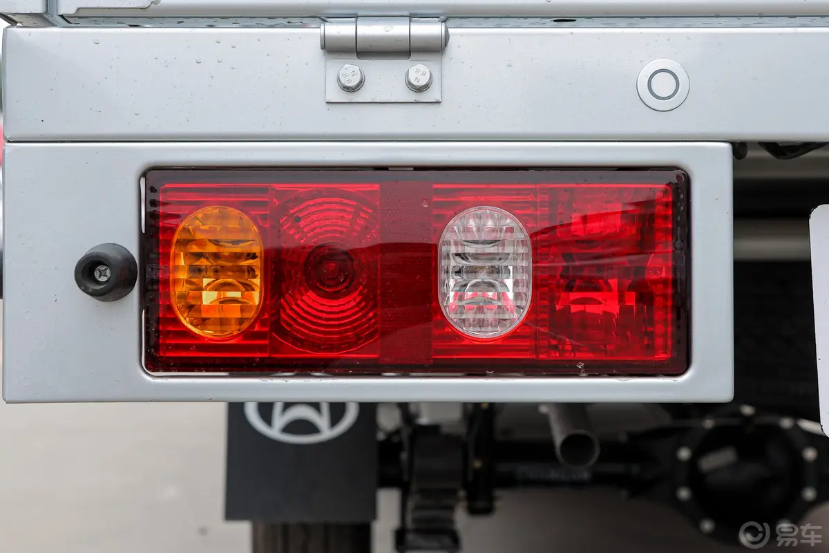 长安星卡1.5L 双排2.55米载货汽车豪华型外观灯组