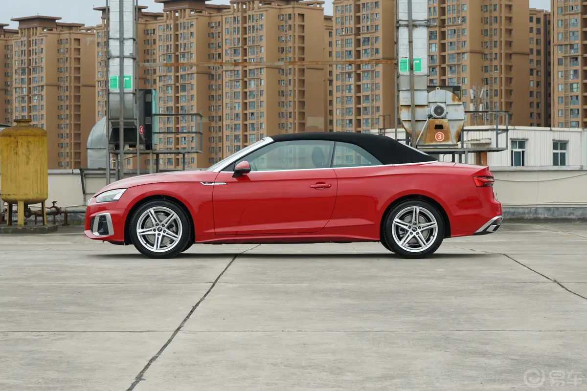 奥迪A5Cabriolet 40 TFSI 时尚动感型正侧车头向左水平