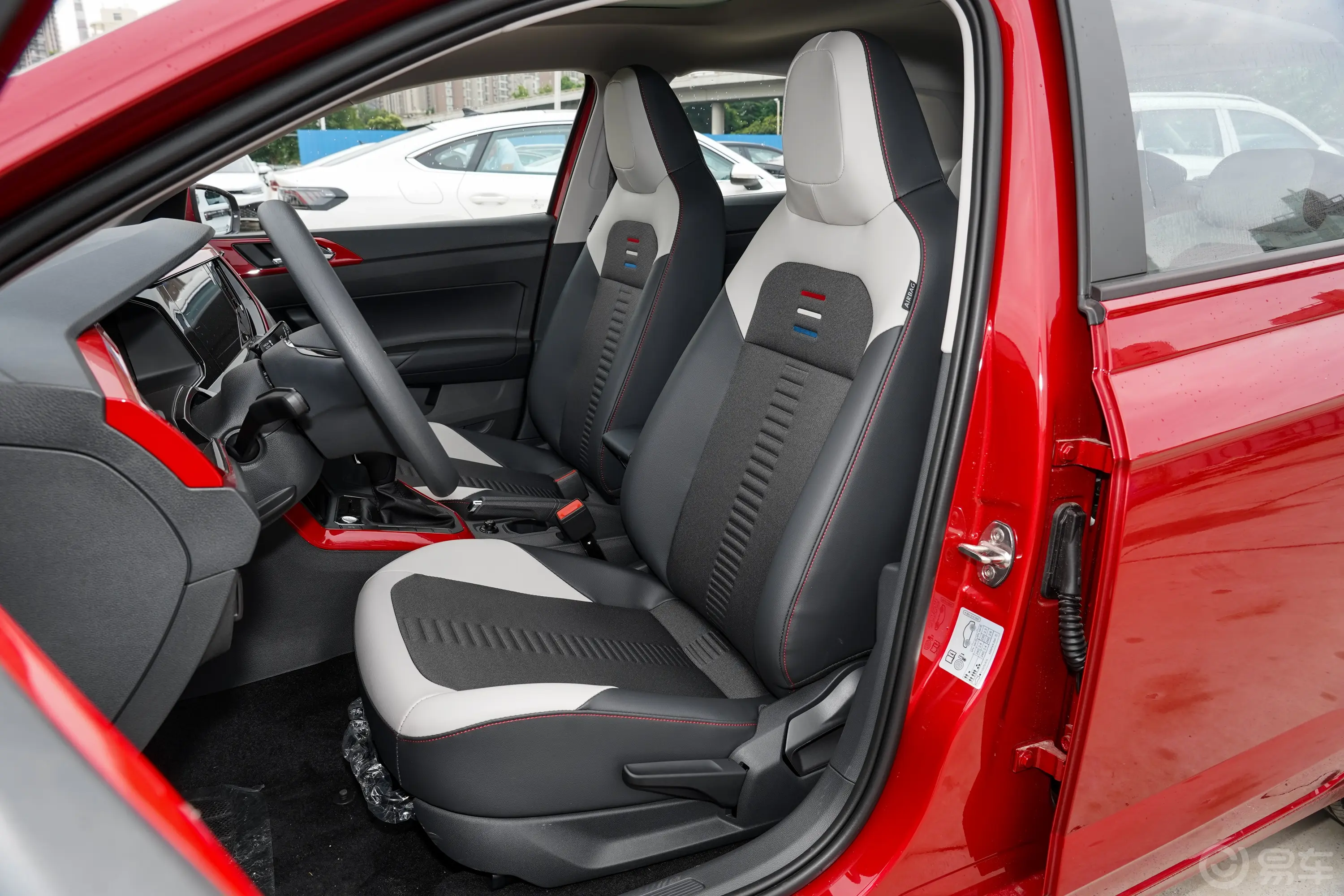 Polo改款 Plus 1.5L 自动炫彩科技版驾驶员座椅