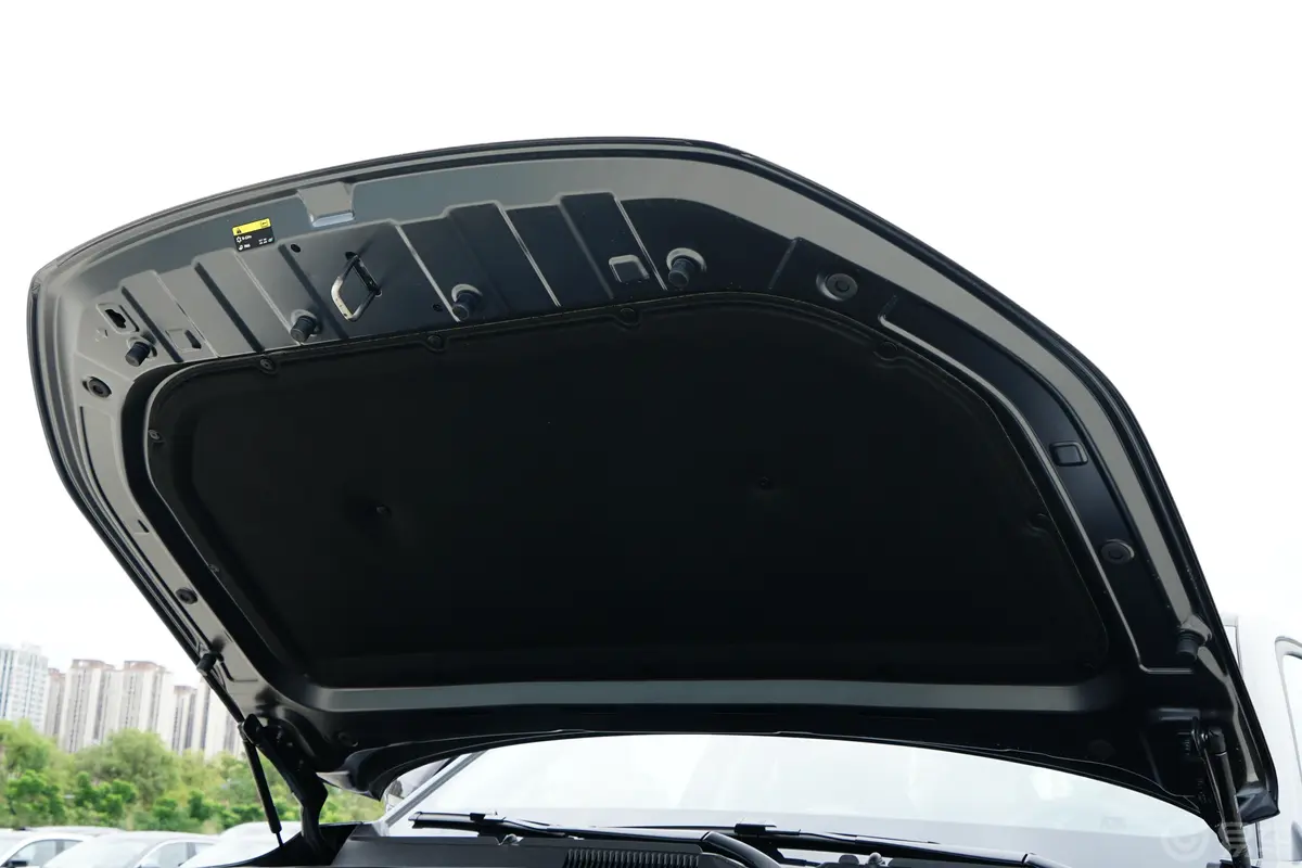 长安欧尚Z61.5T 双离合智享型发动机舱盖内侧