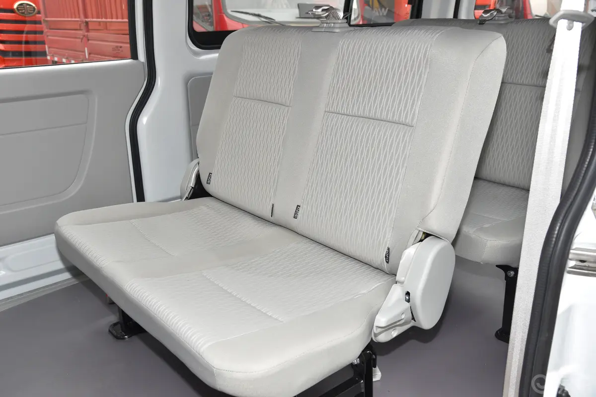 金杯新海狮X30L1.5L 客车财富中央空调版 6/7座 CNG(100L)后排座椅