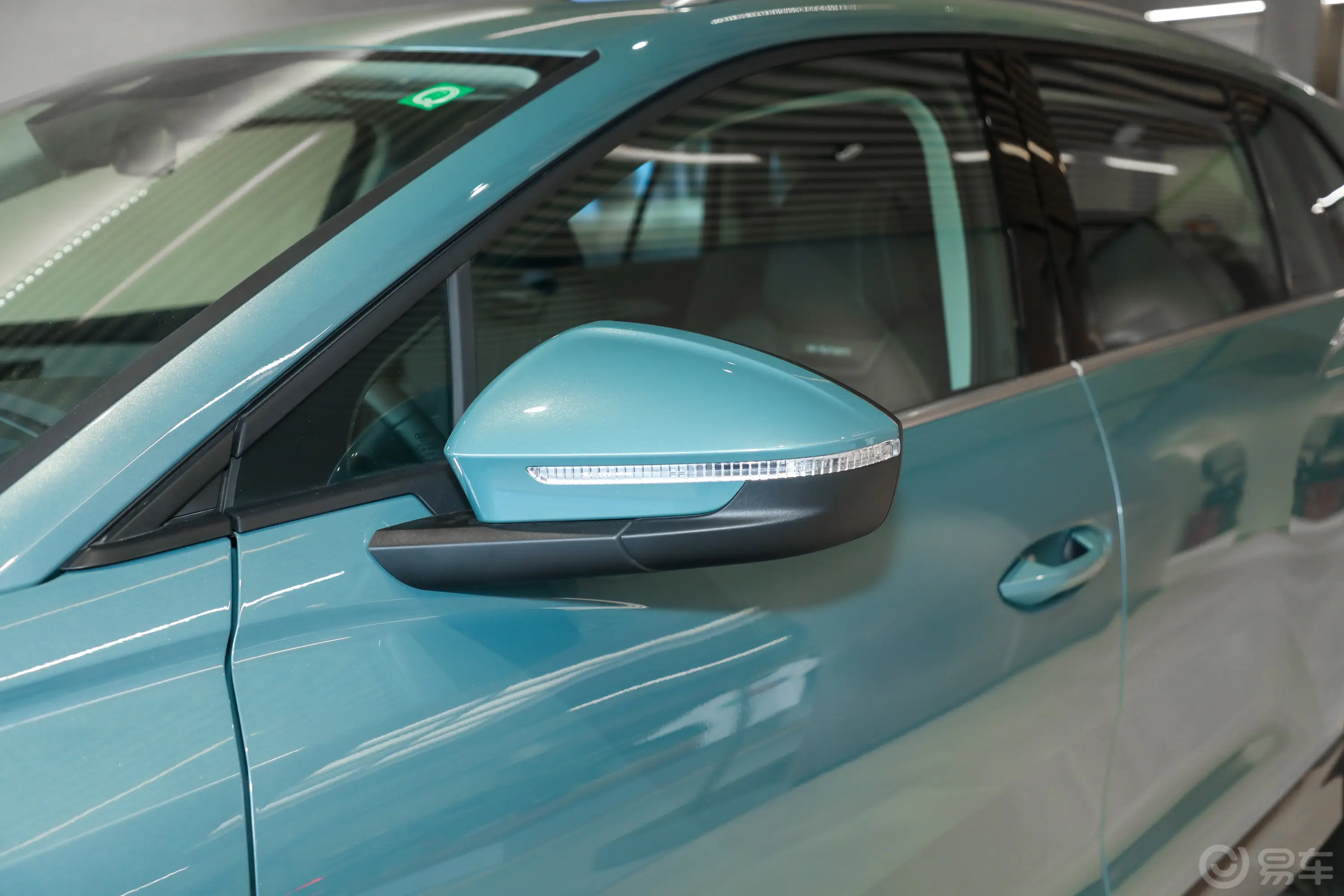 奥迪Q5 e-tron40 e-tron 闪耀型 锦衣套装主驾驶后视镜背面