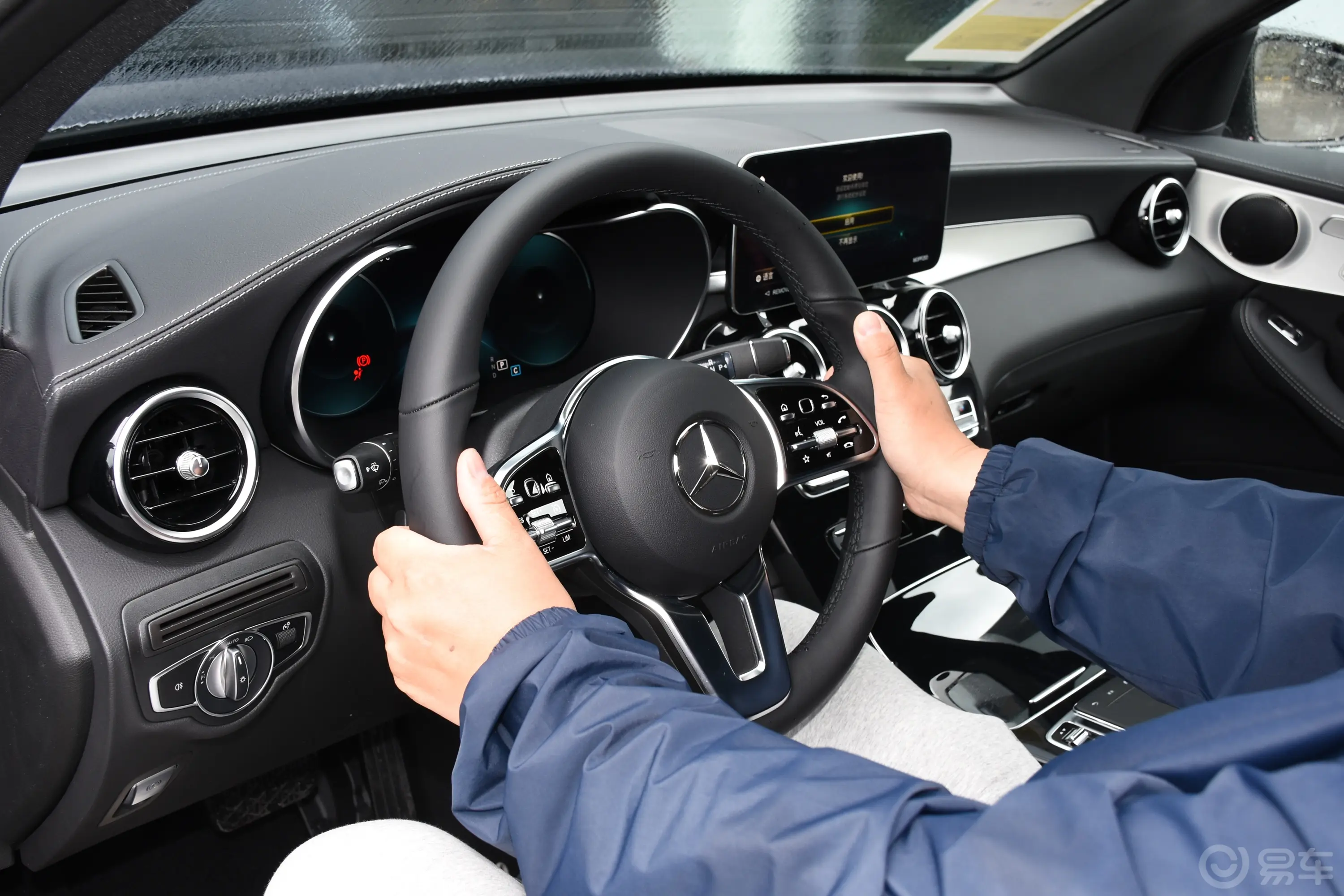 奔驰GLC轿跑改款 GLC 260 4MATIC 轿跑SUV主驾驶位