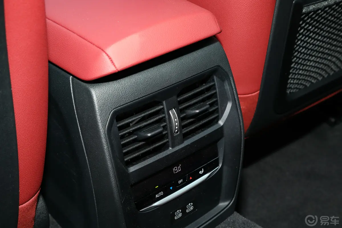 宝马4系四门轿跑车 425i M运动套装后排空调控制键