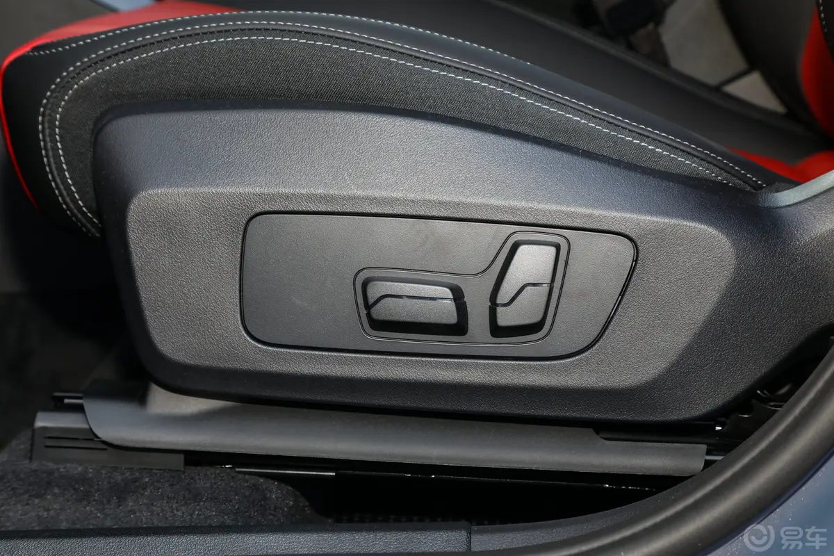 宝马X1sDrive25Li X设计套装主驾座椅调节