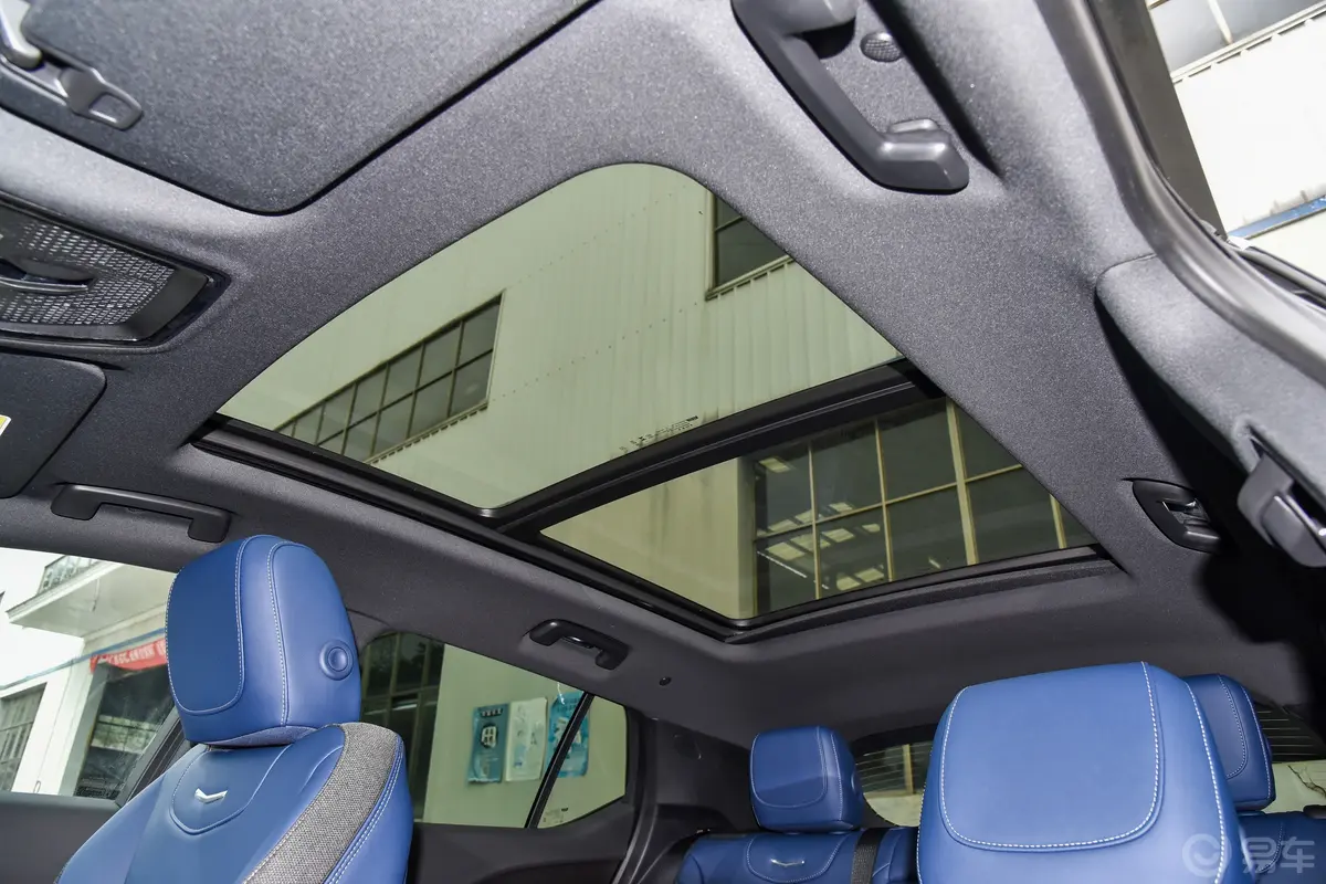 凯迪拉克GT425T 两驱豪华型天窗内拍关闭
