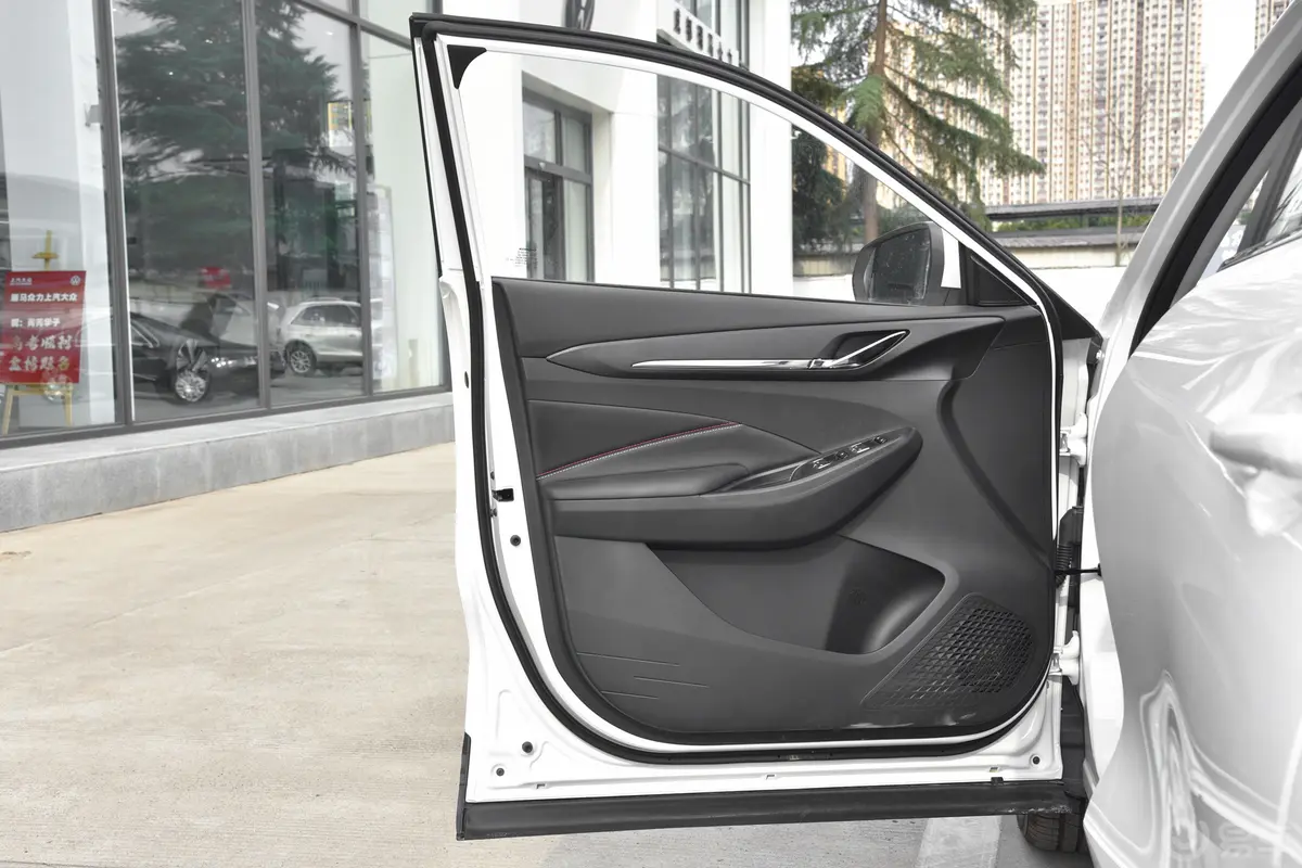 长安欧尚X5畅享版 1.5T 豪华型驾驶员侧前车门