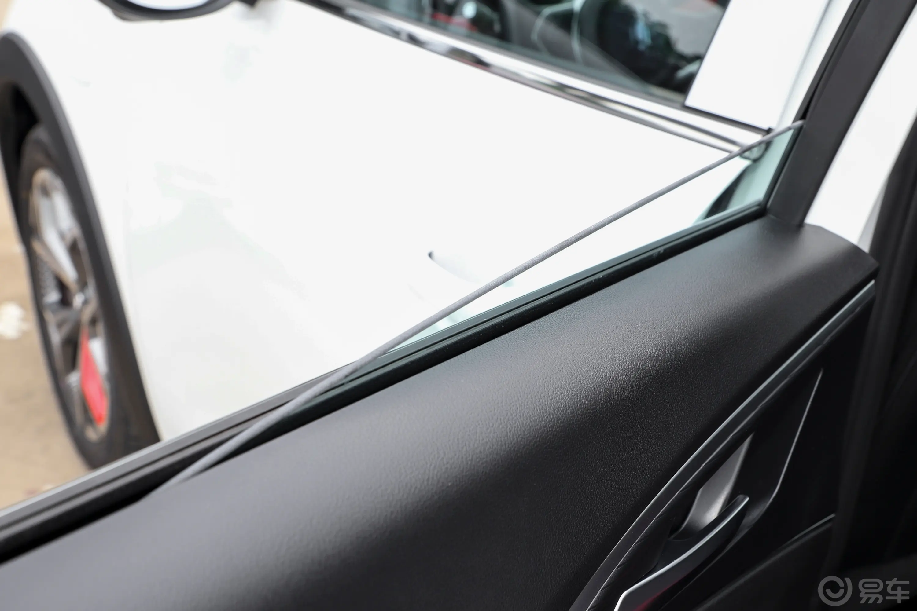 欧拉好猫GT木兰版 401km 豪华型后排玻璃材质特写