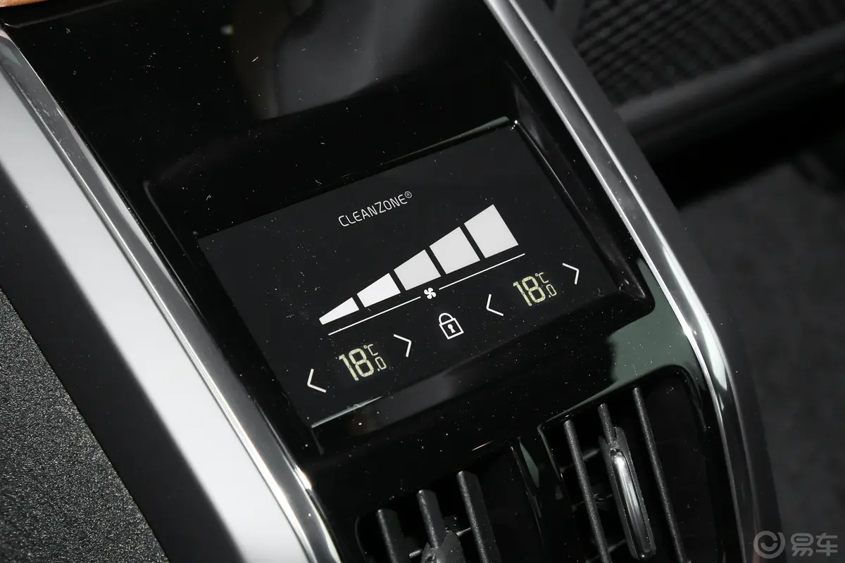 沃尔沃S90B5 智远豪华版后排空调控制键