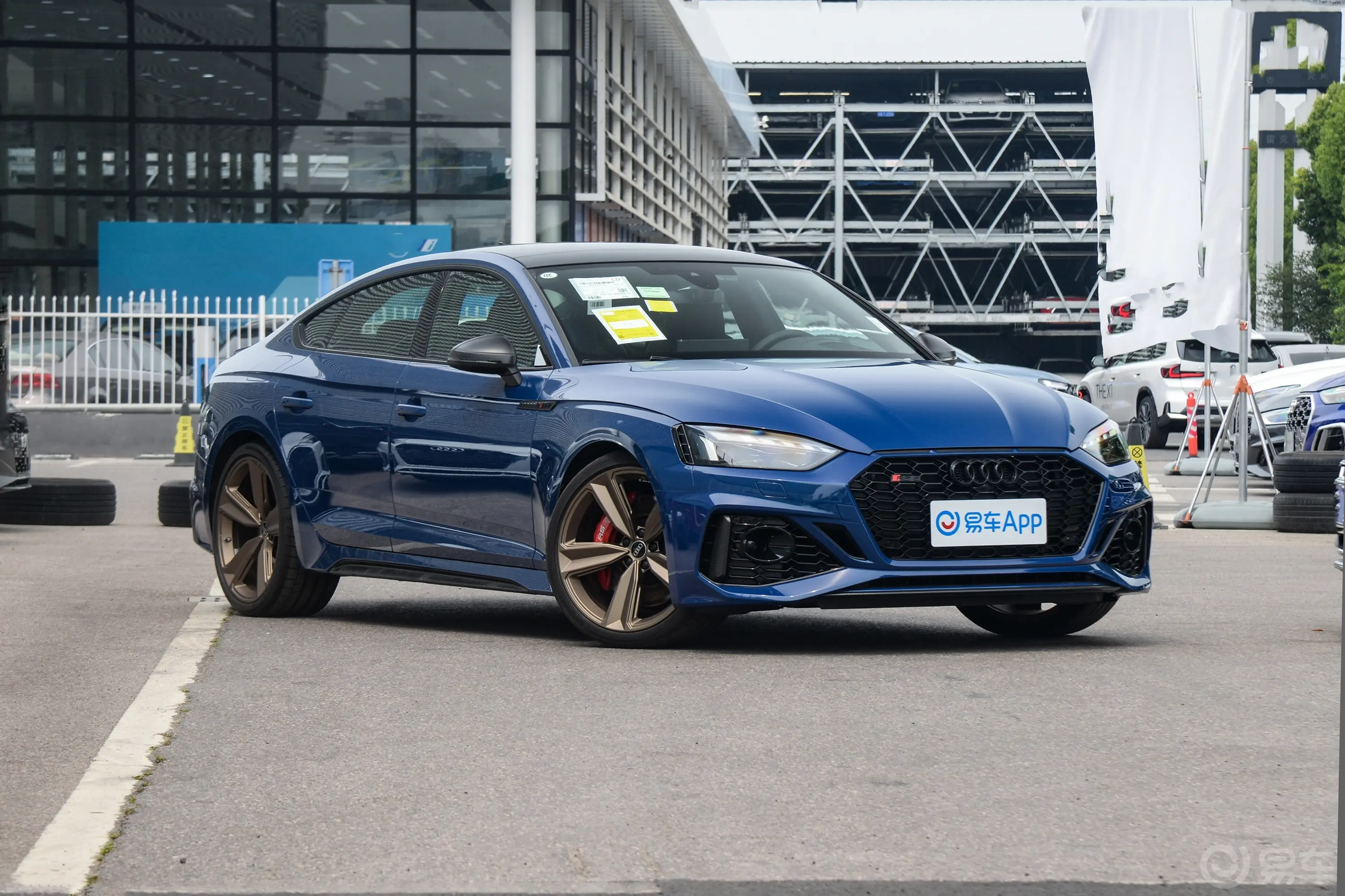 奥迪RS 52.9T Sportback 暗金版天窗