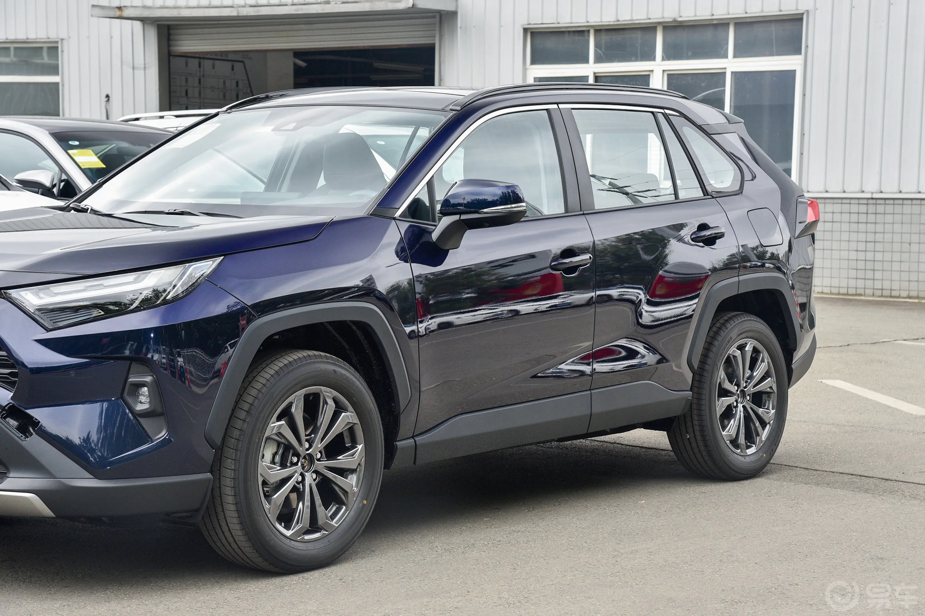 RAV4荣放2.0L 两驱风尚PLUS版外观细节