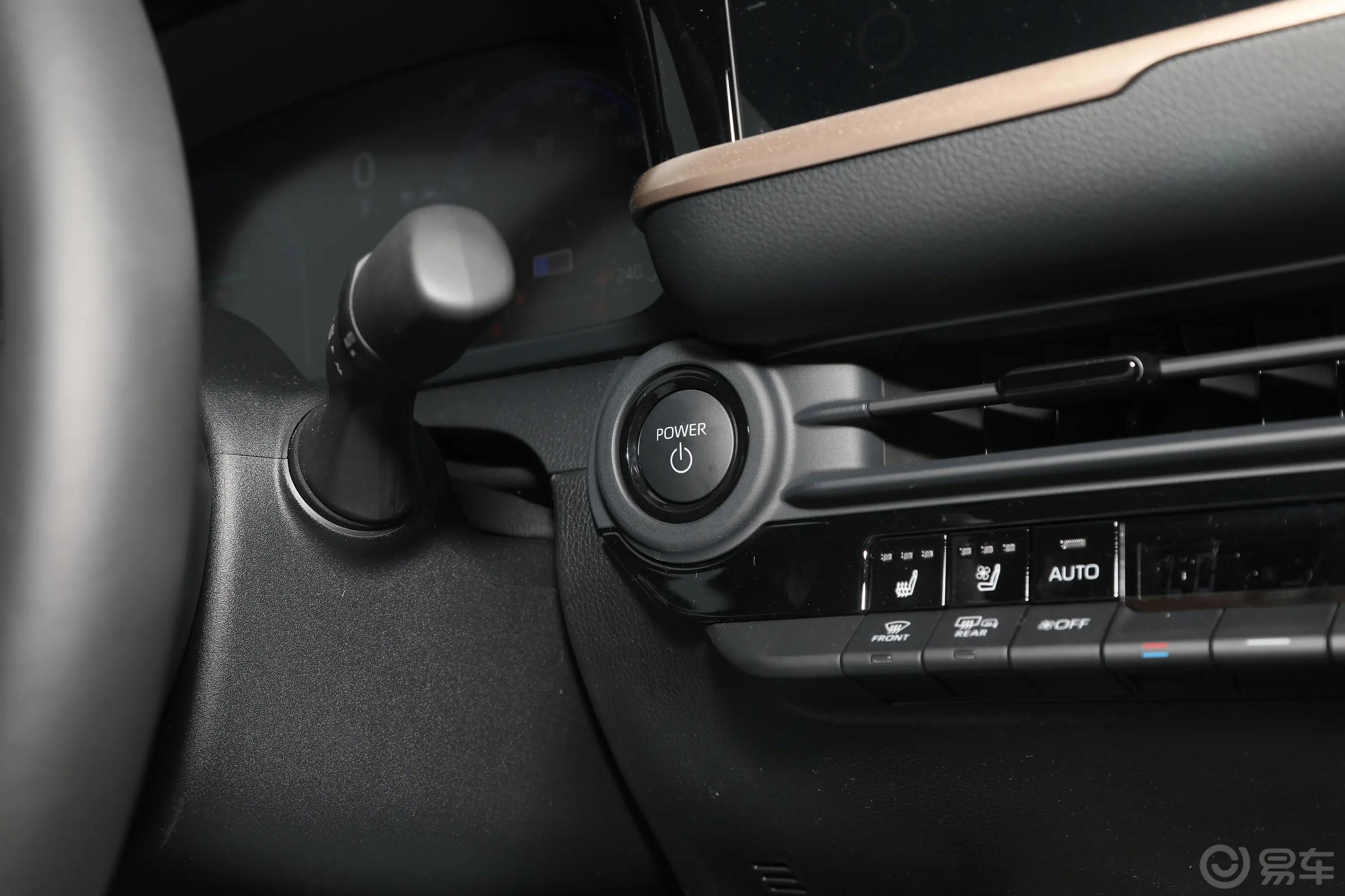 皇冠SportCross双擎 2.5L 两驱尊贵版钥匙孔或一键启动按键