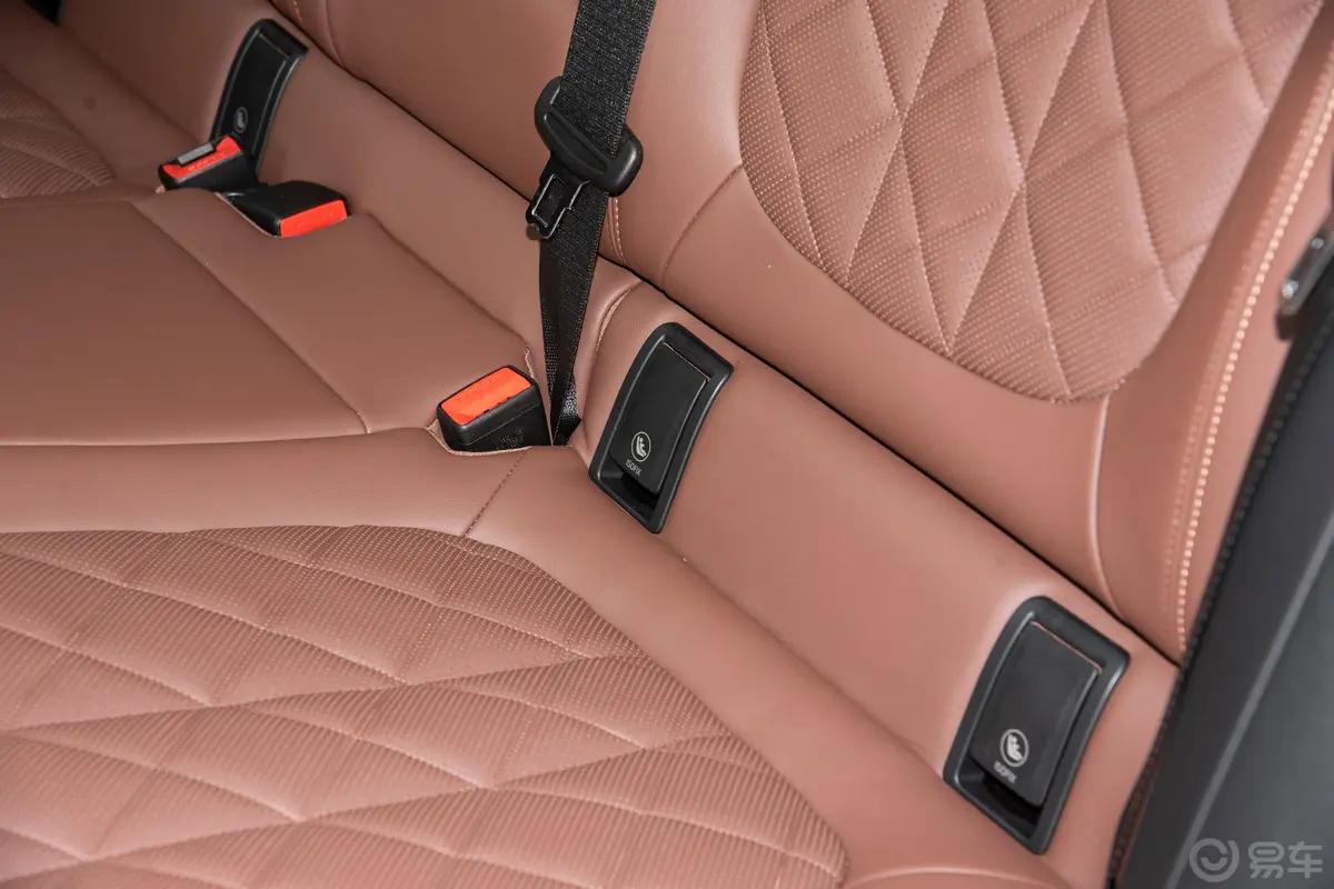 宝马X6改款 xDrive30i M运动套装儿童座椅接口