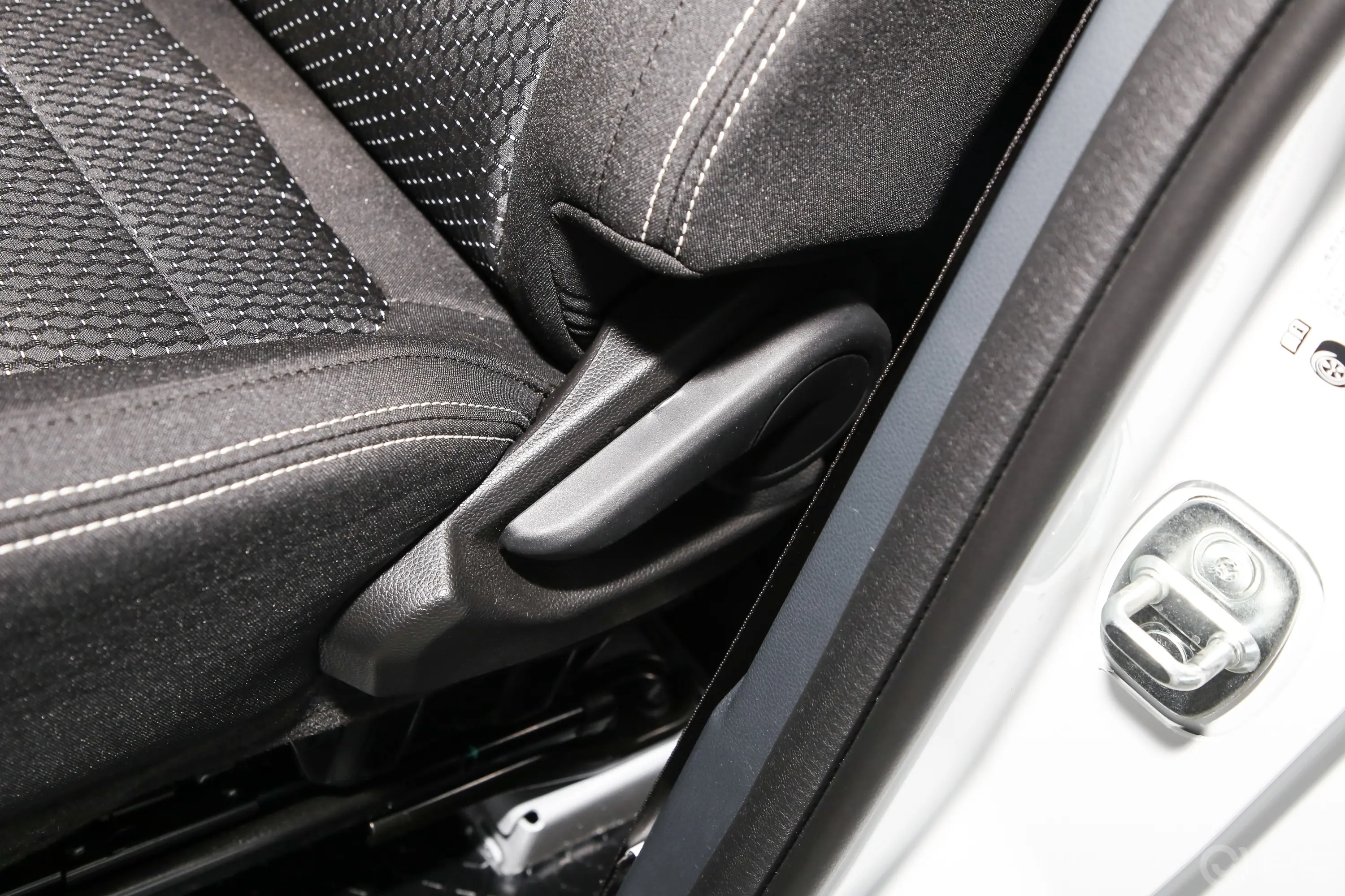 大通EV30智能物流专家长轴 国轩主驾座椅调节