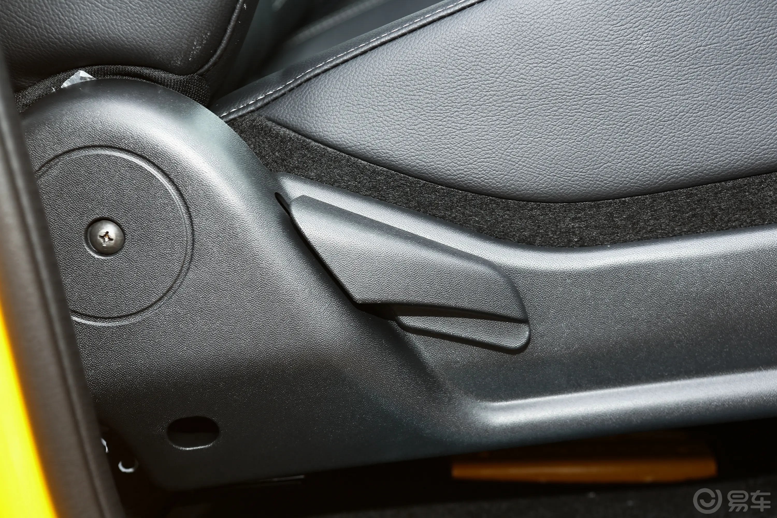 域虎72.0T 自动两驱长轴舒享款 柴油副驾座椅调节